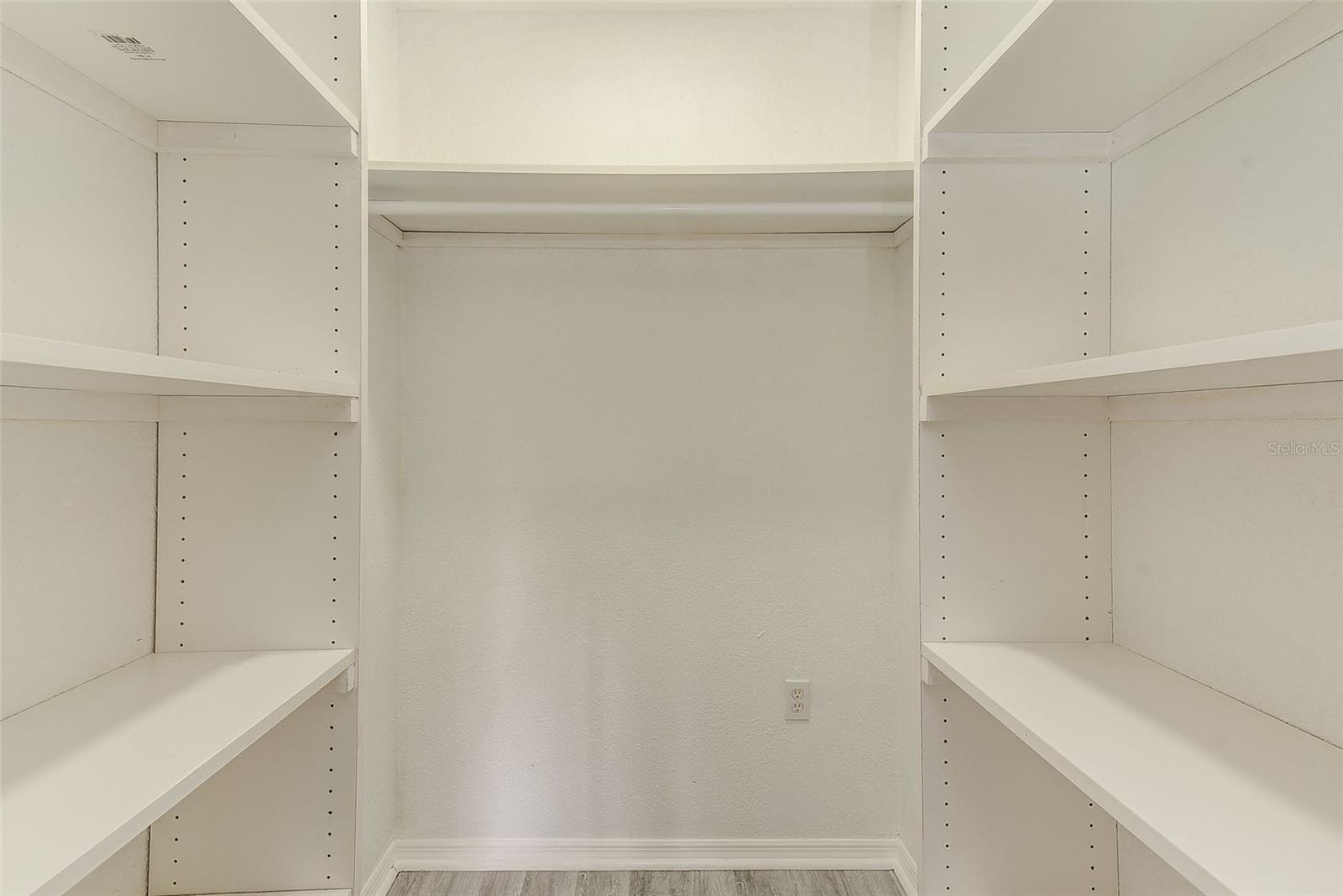 Image 22 of 31 For 1668 Cleveland Street