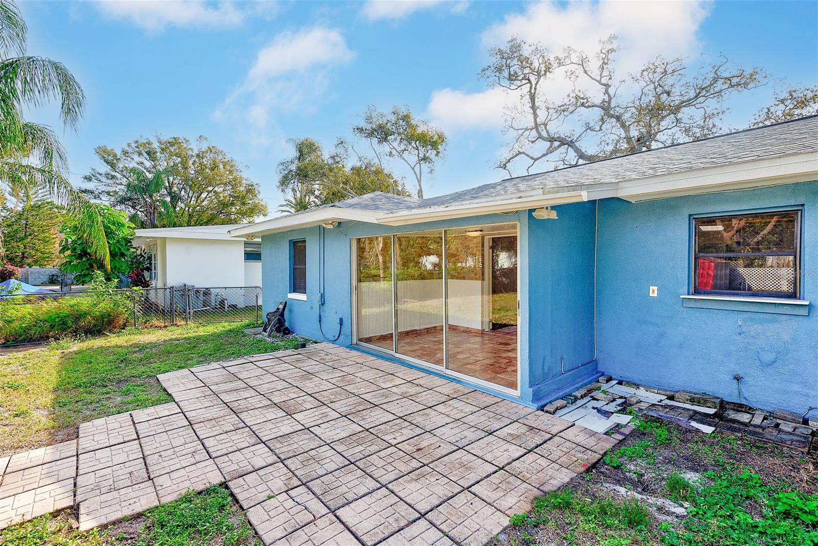 Image 26 of 31 For 1668 Cleveland Street