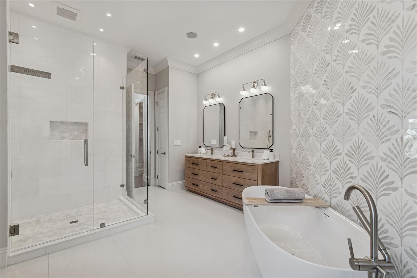 Listing photo id 37 for 845 Bayshore Boulevard