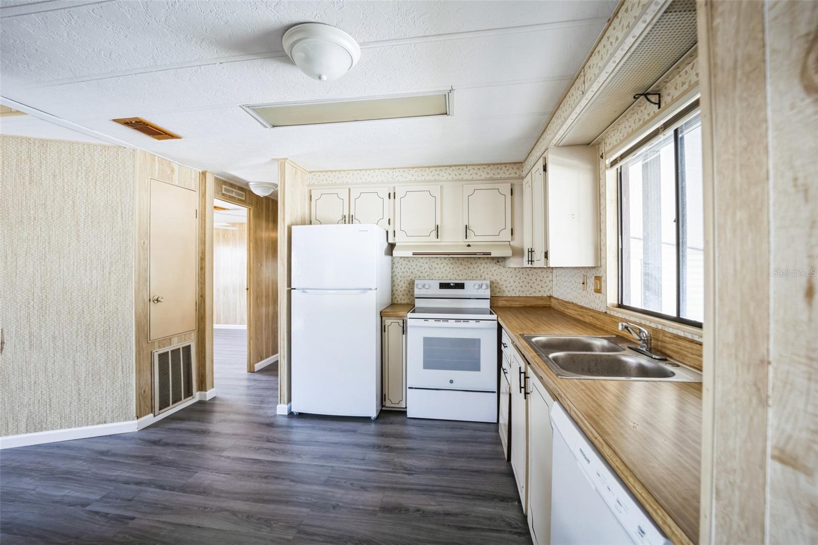 Image 11 of 45 For 65 Joppa Drive