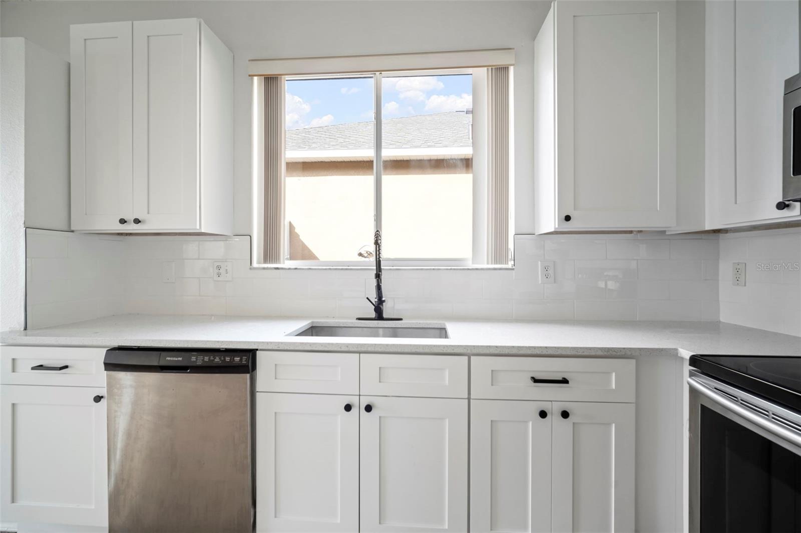 Image 18 of 56 For 930 Grand Canyon Drive