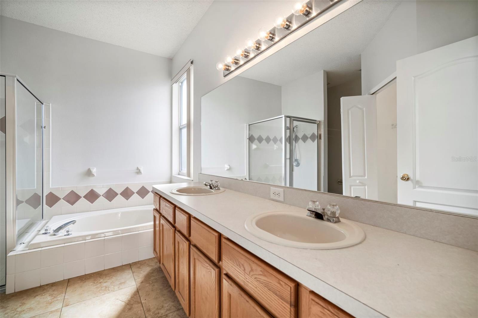 Image 35 of 56 For 930 Grand Canyon Drive