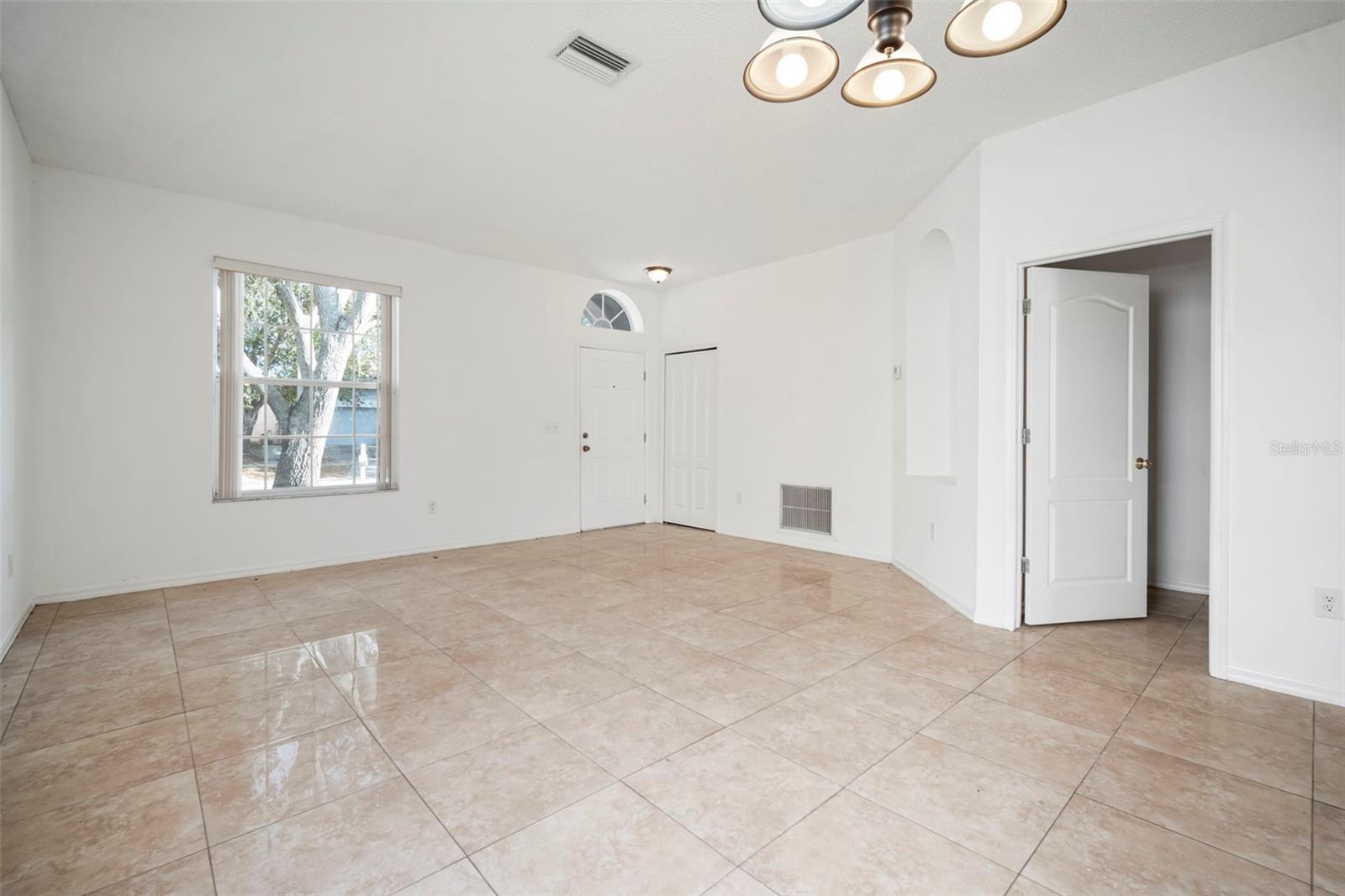 Image 8 of 56 For 930 Grand Canyon Drive