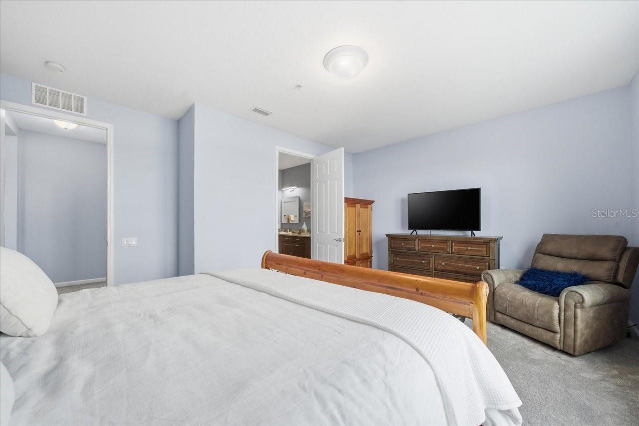 Image 24 of 66 For 7905 Seminole Boulevard 3301