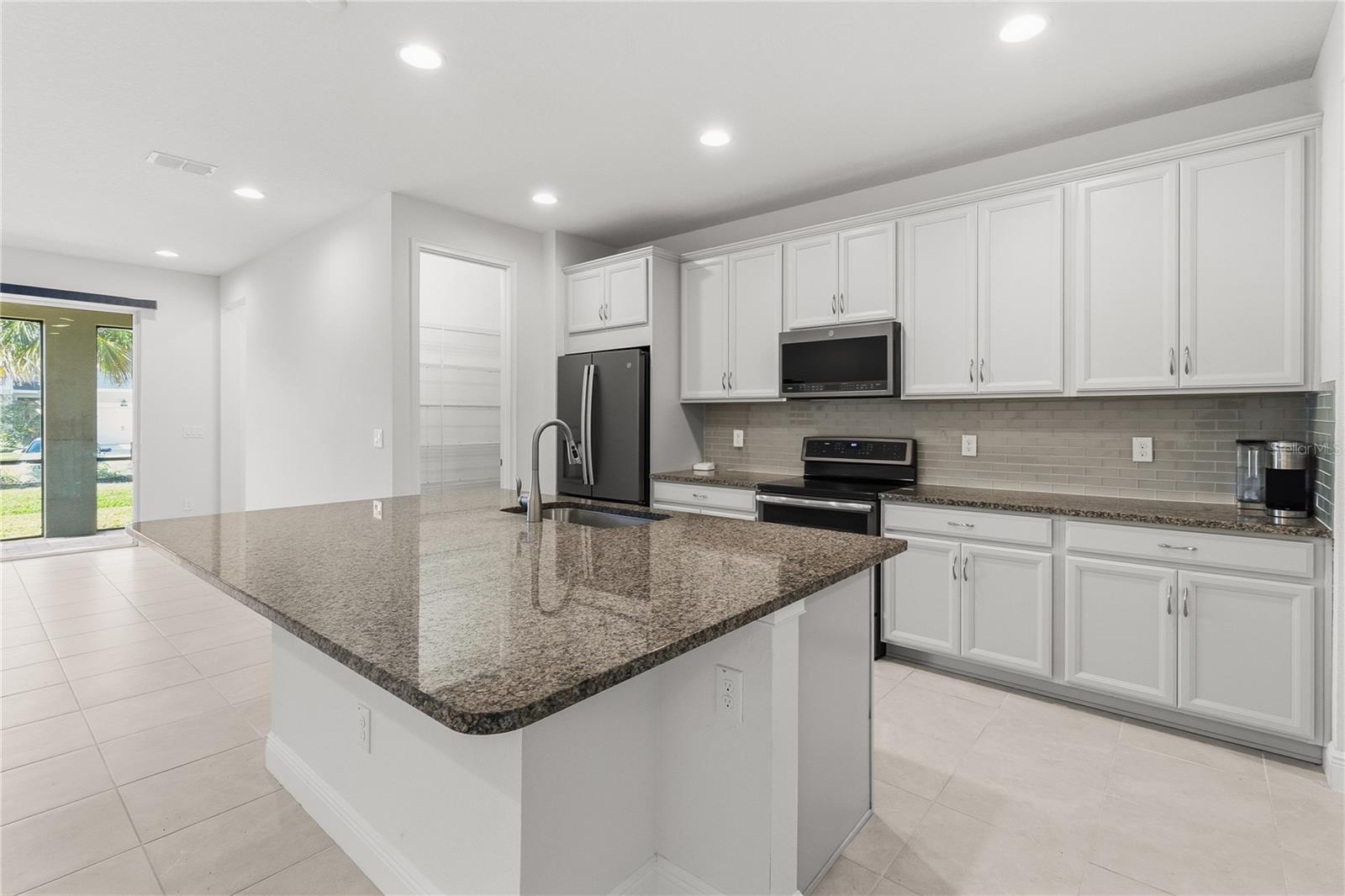 Listing photo id 9 for 2313 Sunset Wind Loop