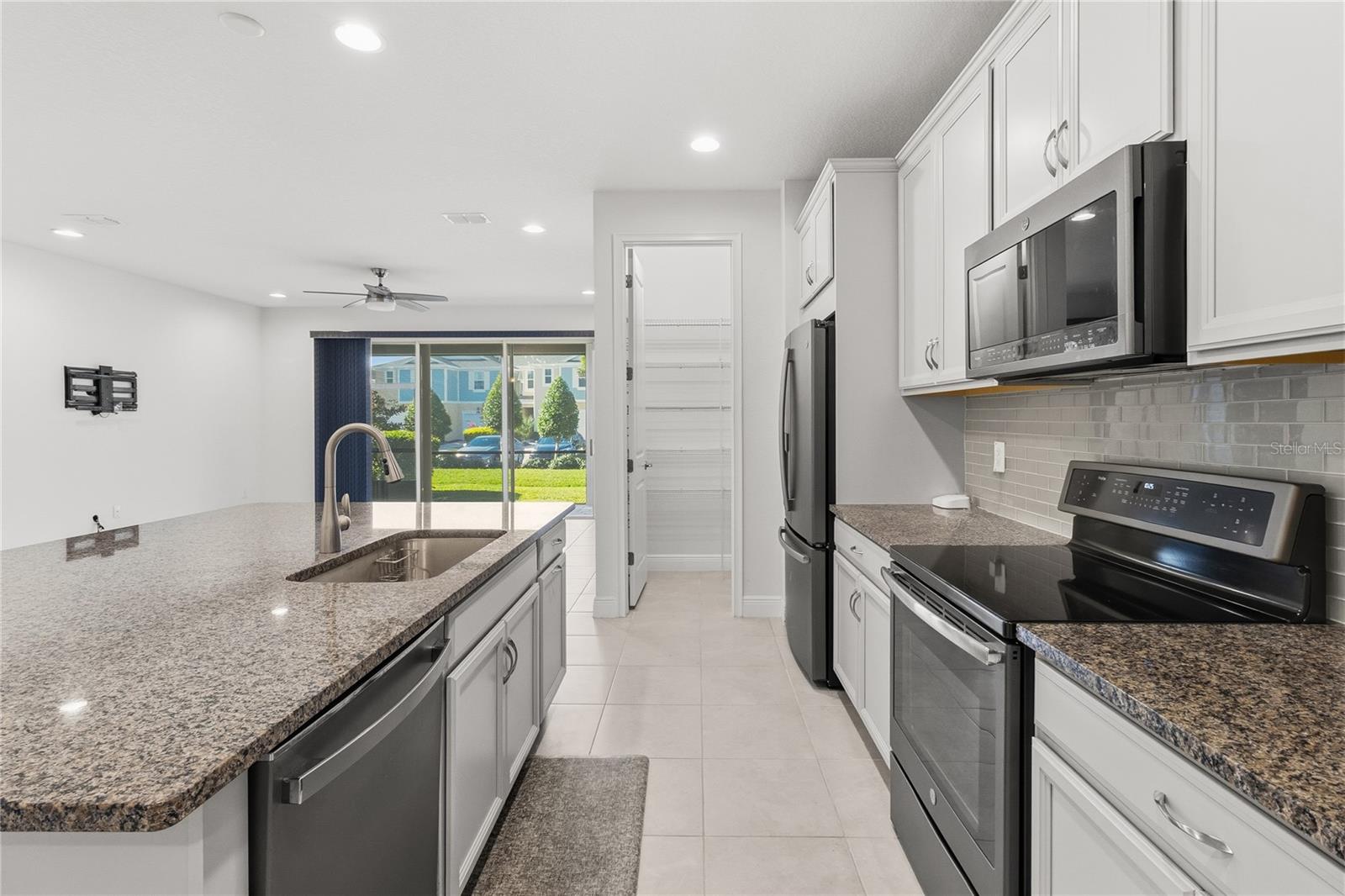 Listing photo id 11 for 2313 Sunset Wind Loop