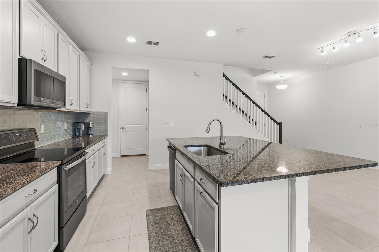 Listing photo id 12 for 2313 Sunset Wind Loop