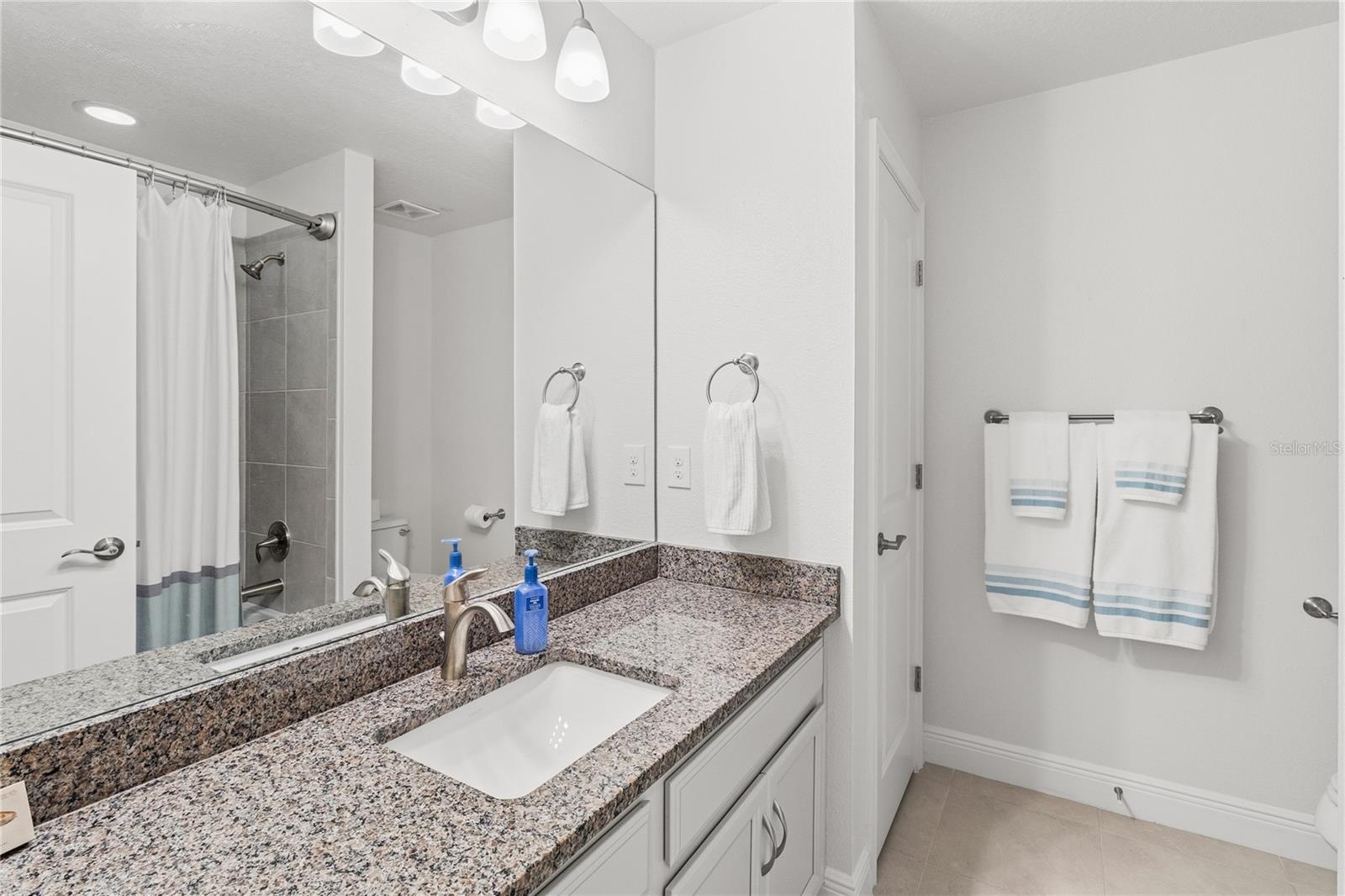 Listing photo id 24 for 2313 Sunset Wind Loop