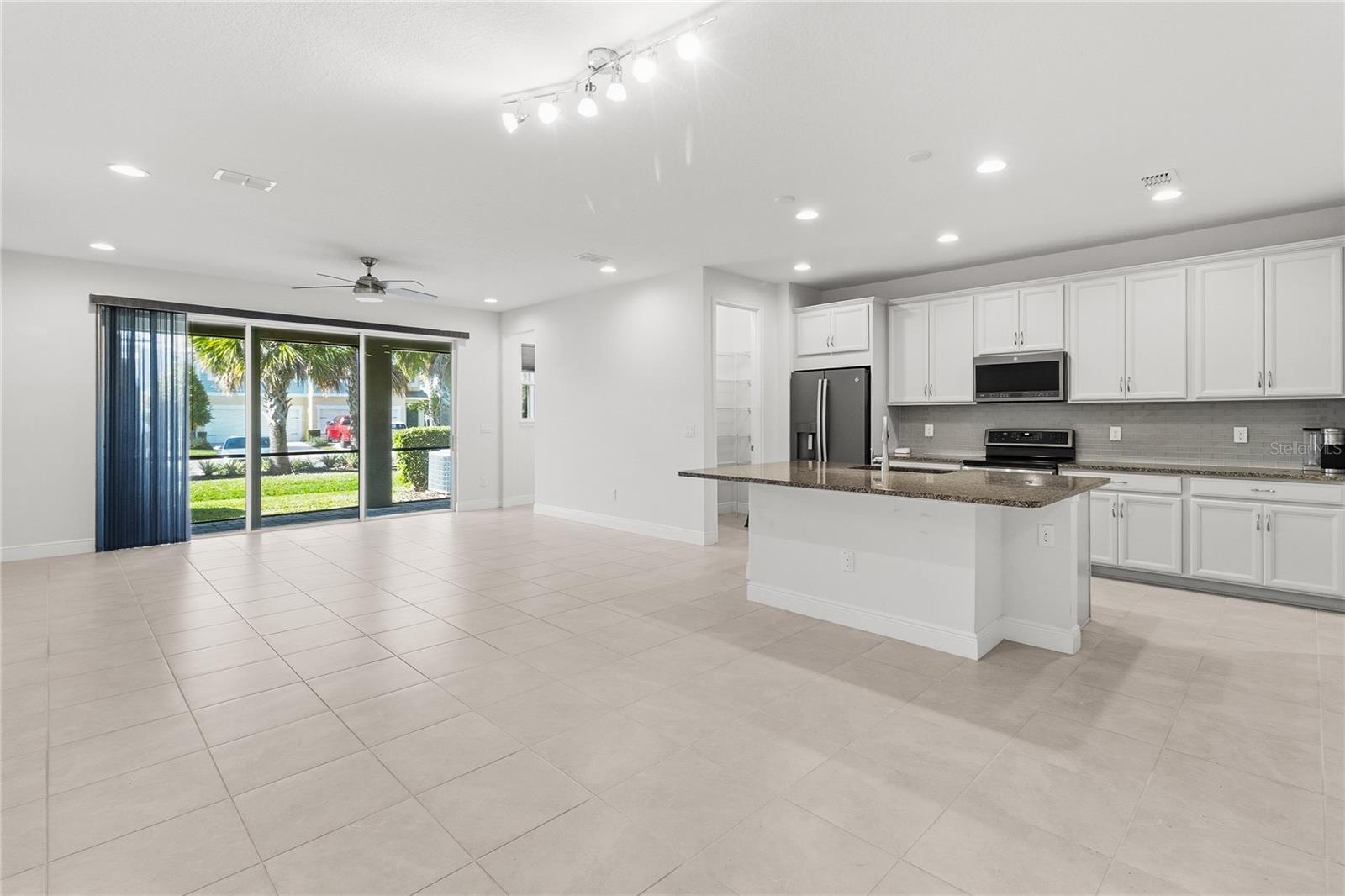 Listing photo id 3 for 2313 Sunset Wind Loop