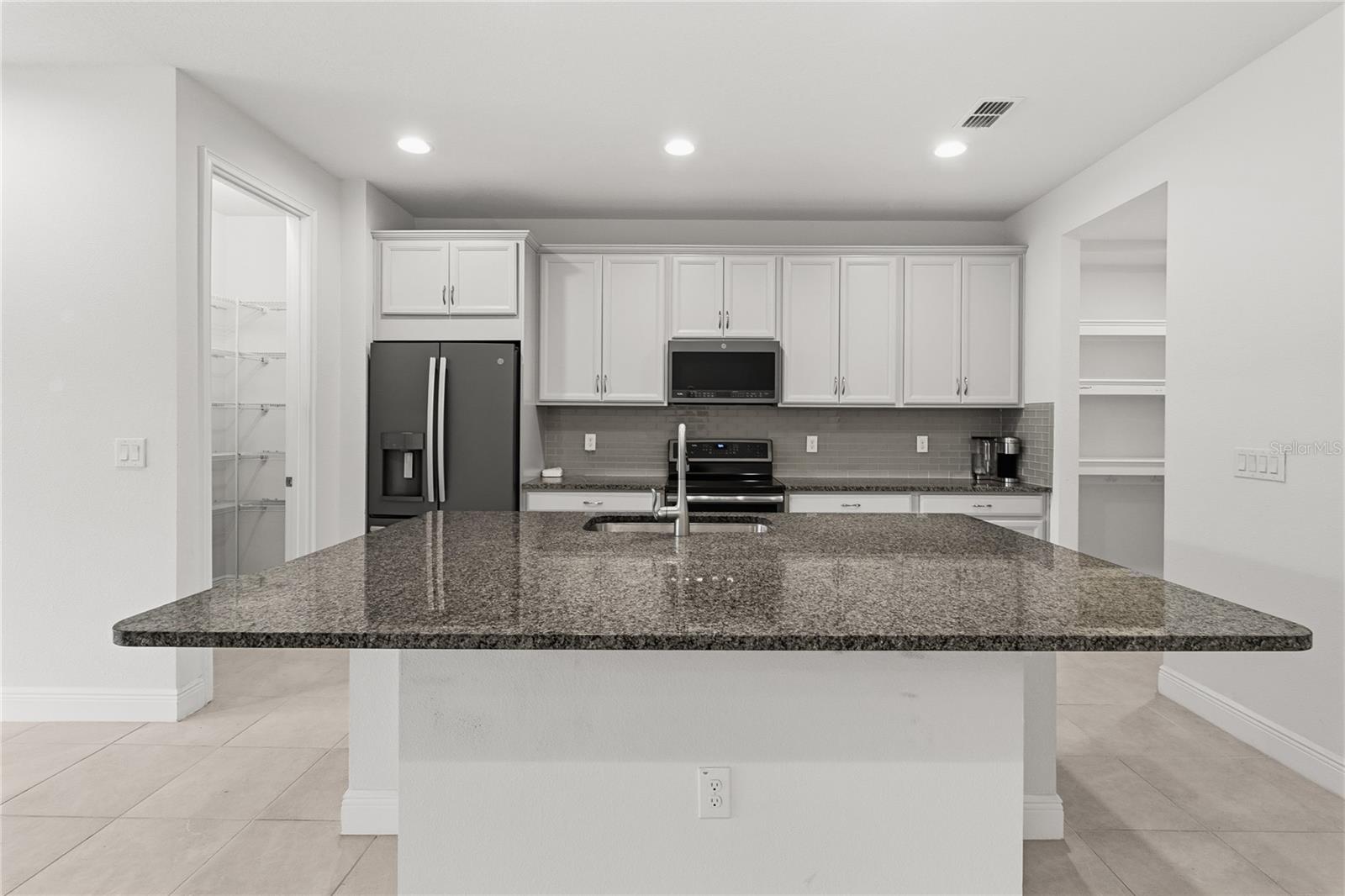 Listing photo id 4 for 2313 Sunset Wind Loop