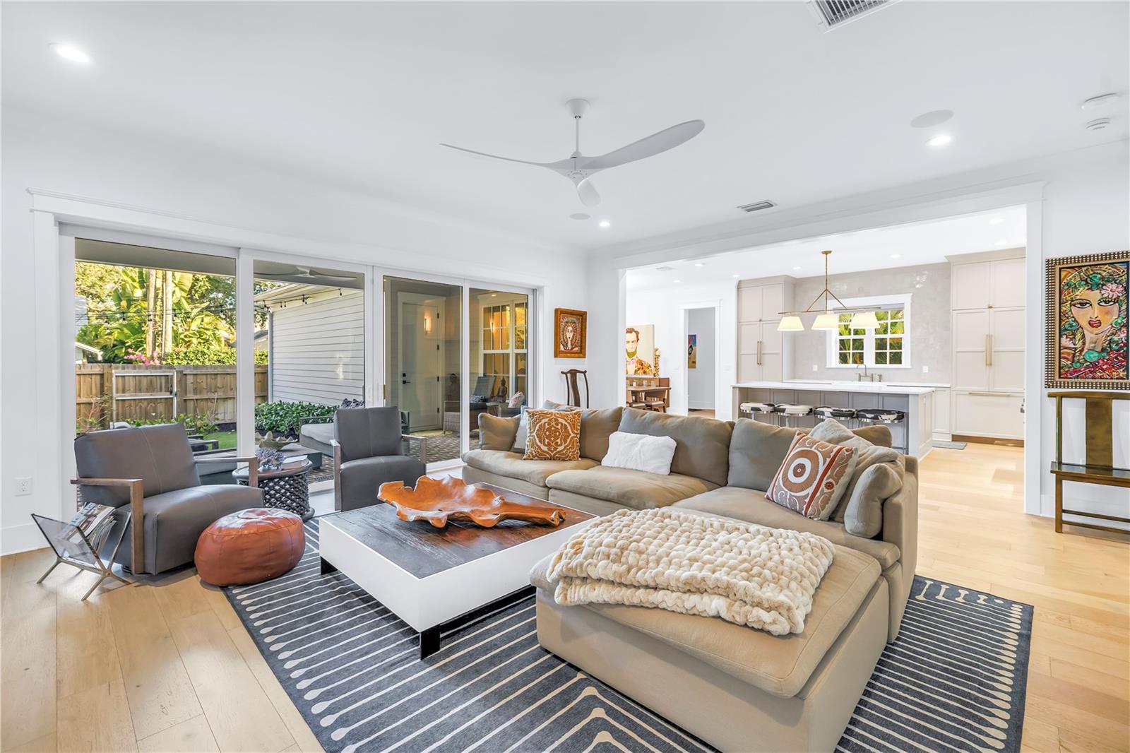 Image 3 of 47 For 135 19th Avenue Ne