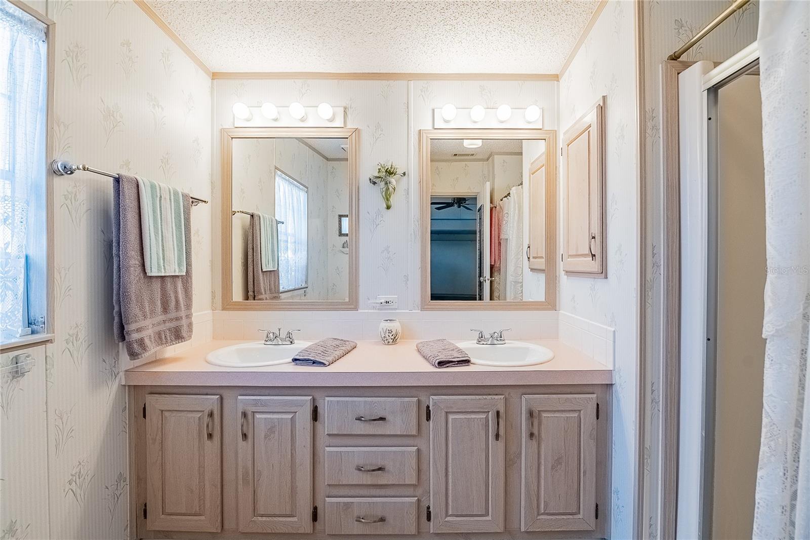 Image 21 of 45 For 36901 Kimela Avenue