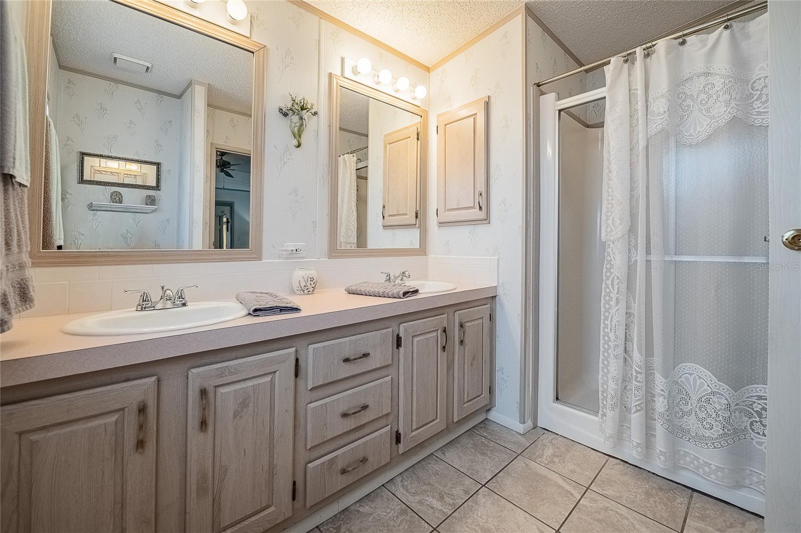 Image 22 of 45 For 36901 Kimela Avenue