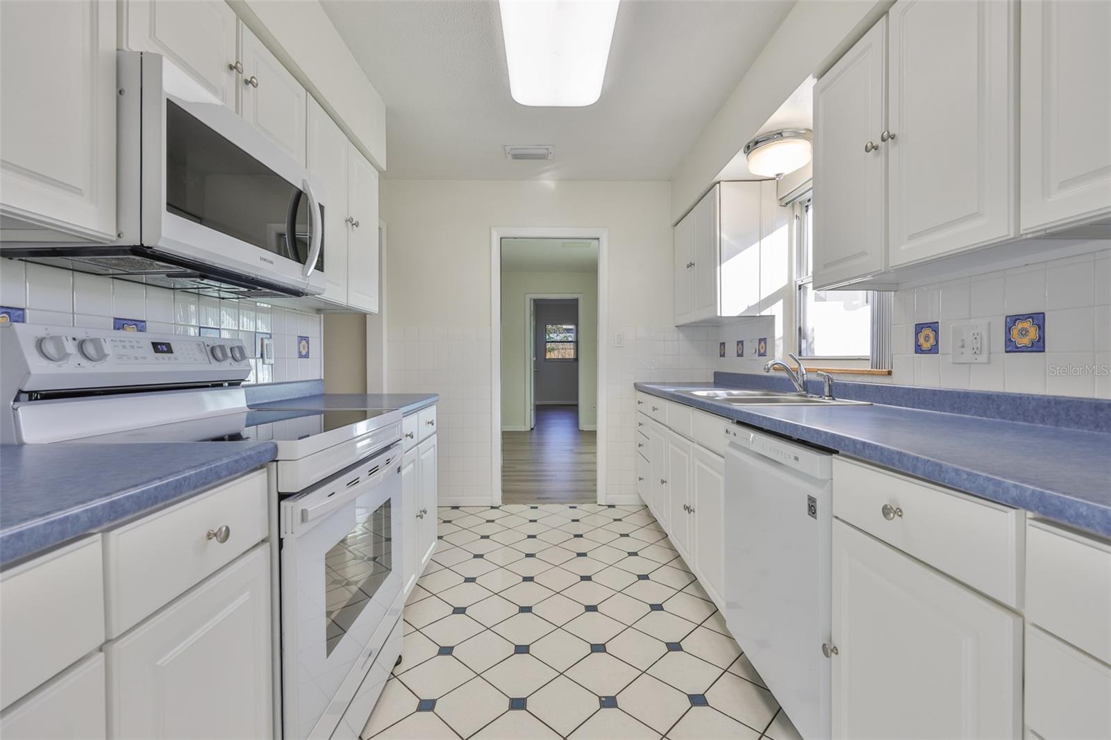 Image 17 of 45 For 2973 Forest Circle