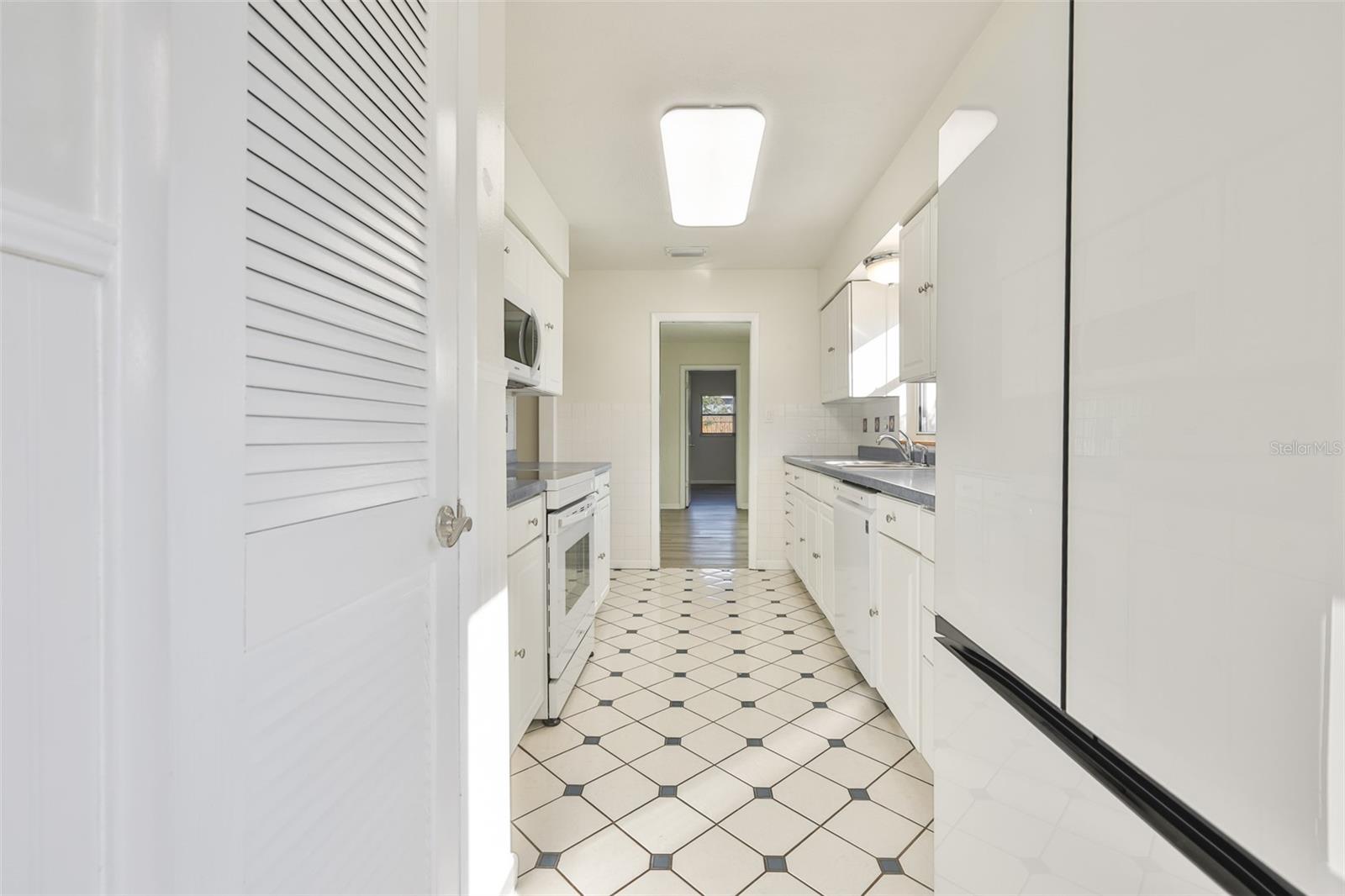 Image 20 of 45 For 2973 Forest Circle