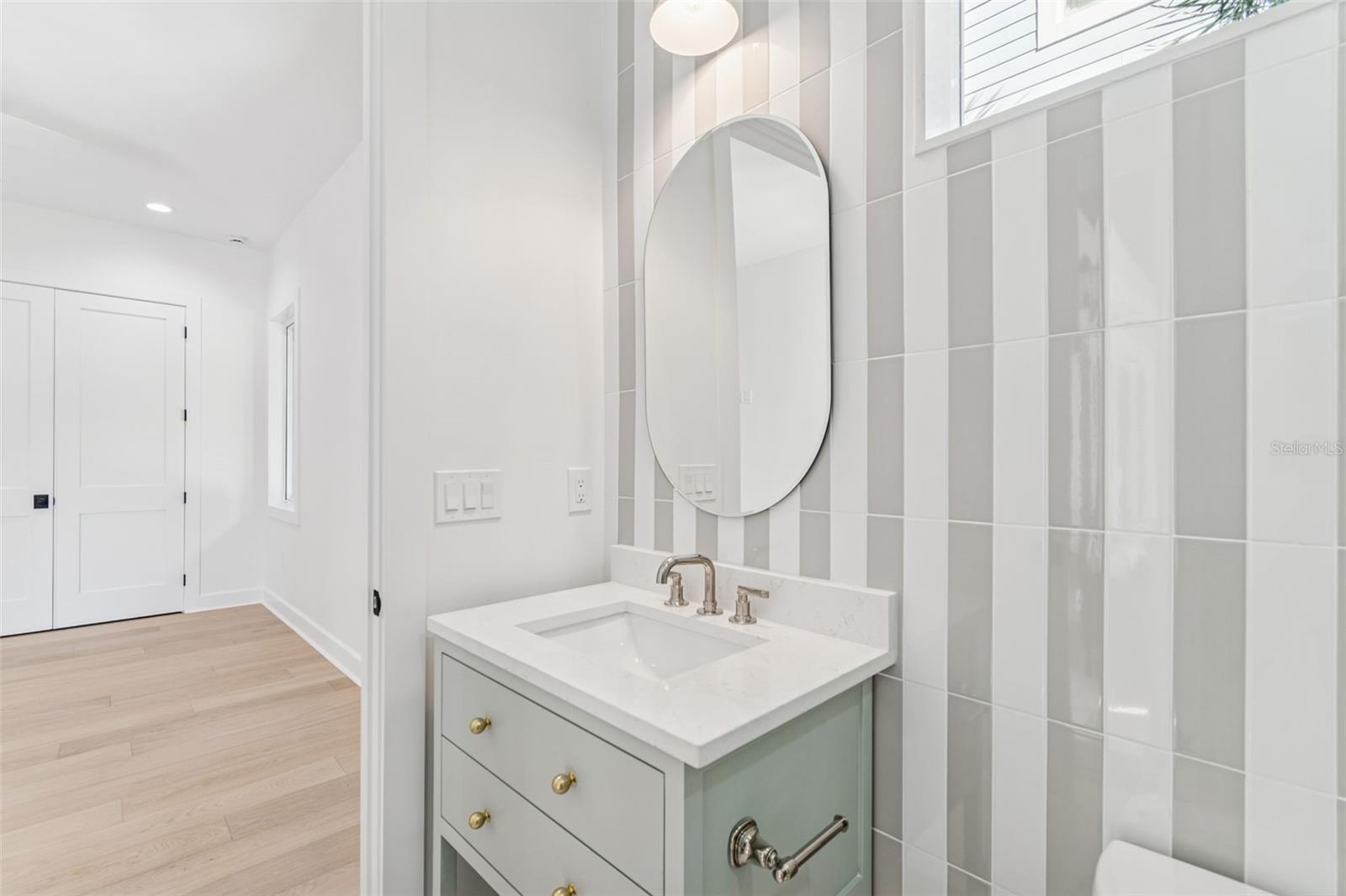 Image 37 of 87 For 4814 Euclid Avenue