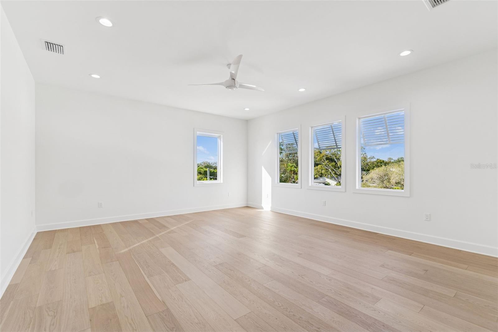 Image 39 of 87 For 4814 Euclid Avenue