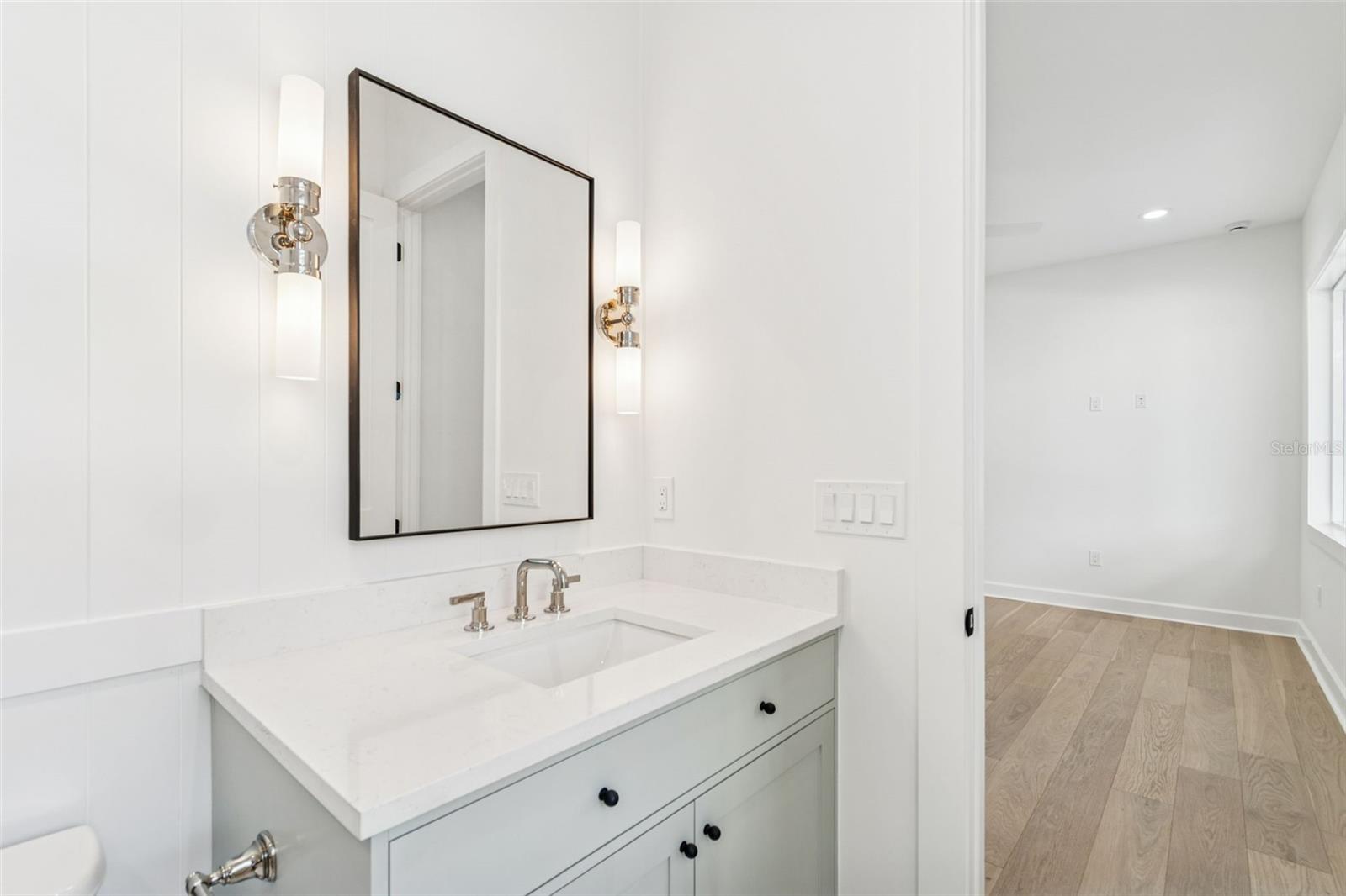 Image 43 of 87 For 4814 Euclid Avenue