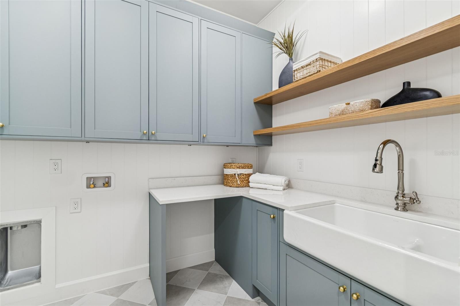 Image 44 of 87 For 4814 Euclid Avenue