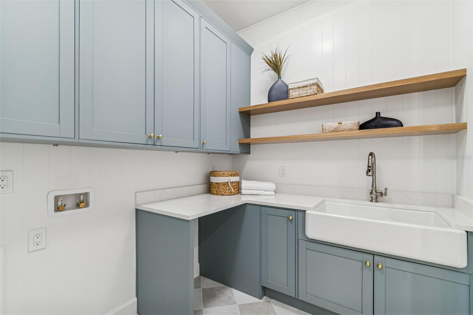 Image 45 of 87 For 4814 Euclid Avenue