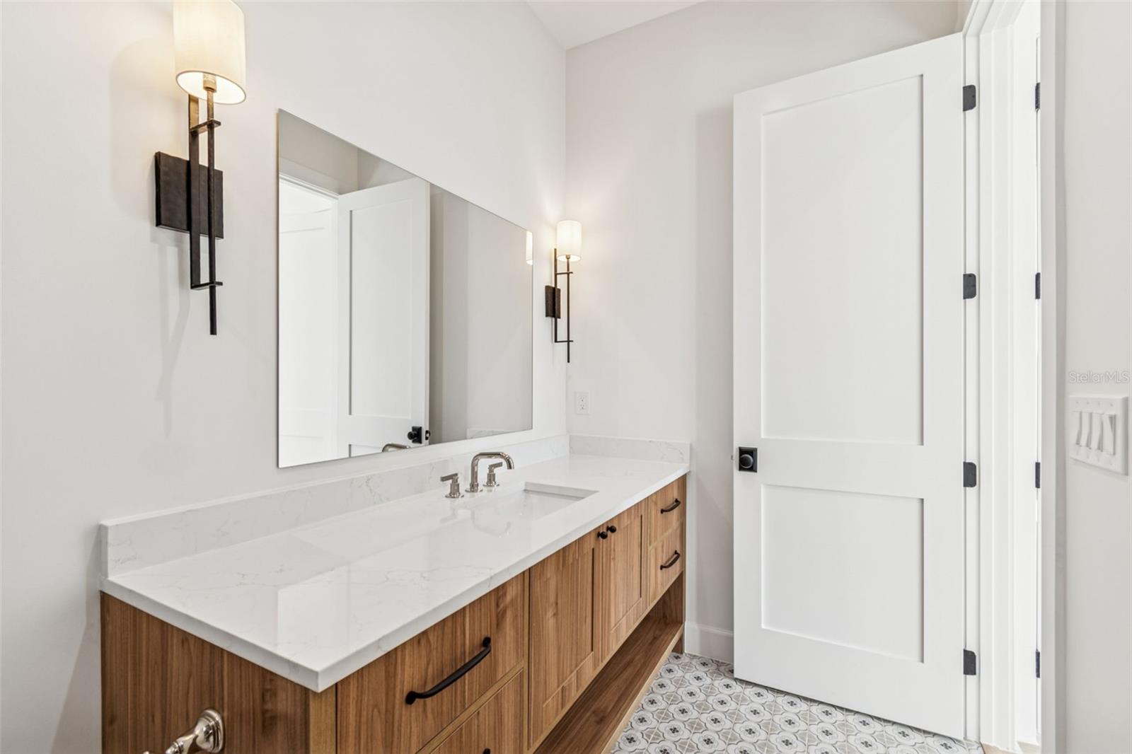 Image 54 of 87 For 4814 Euclid Avenue