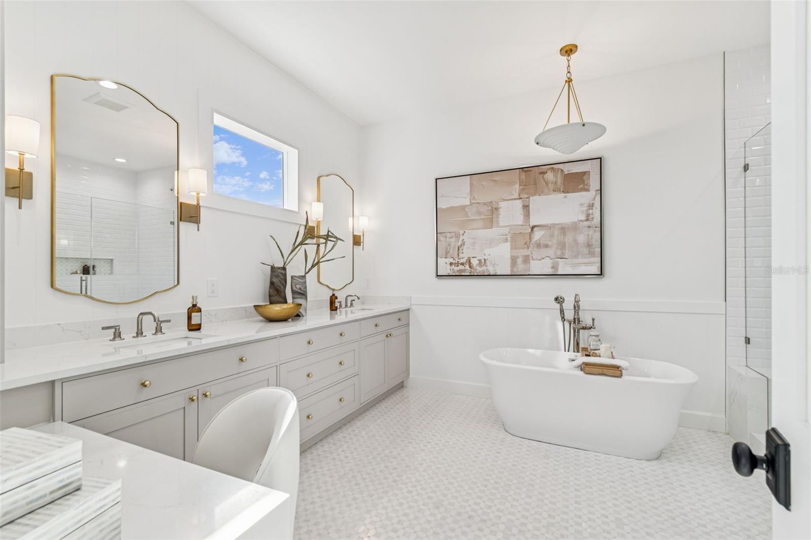 Image 61 of 87 For 4814 Euclid Avenue