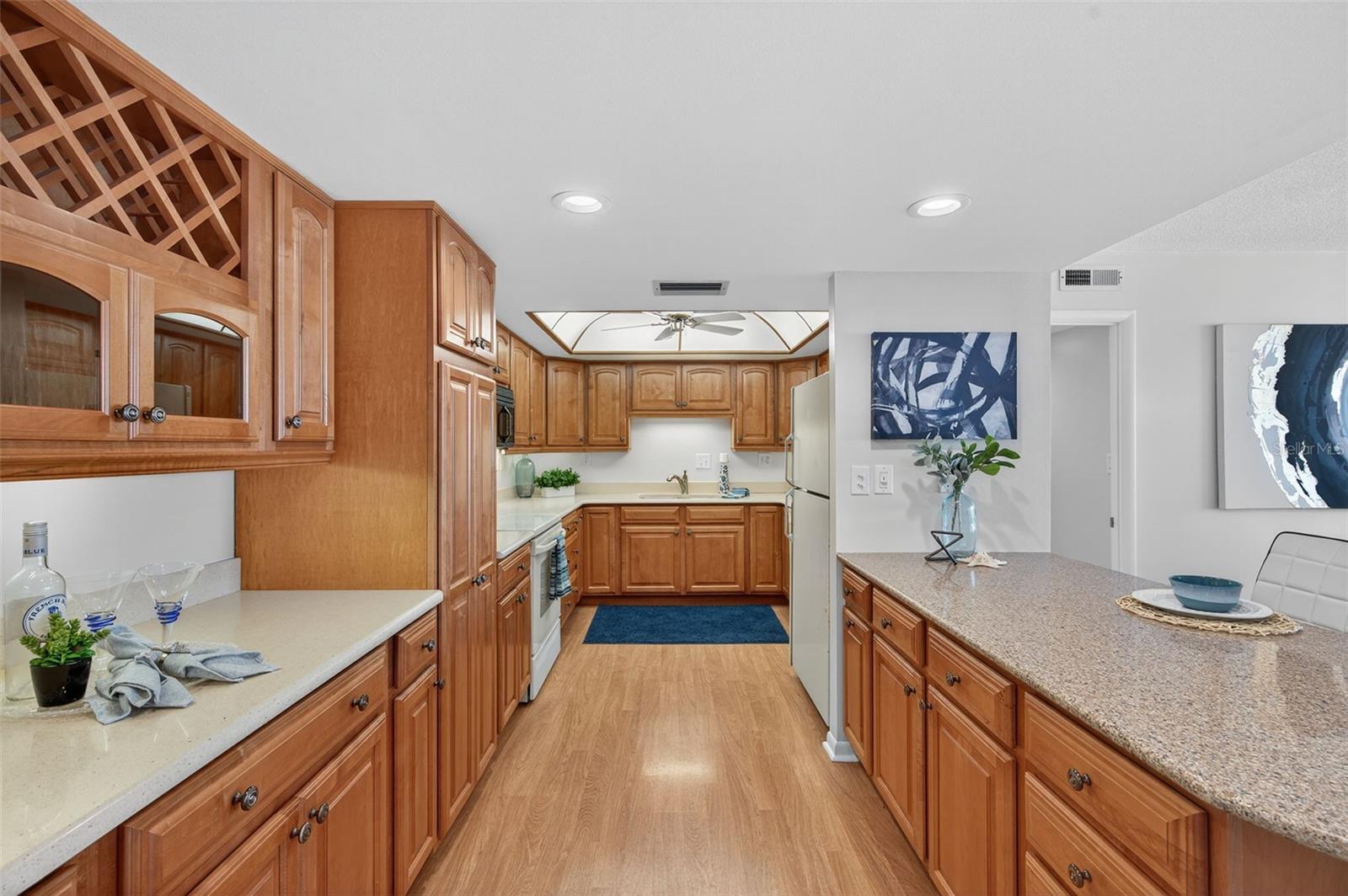 Image 18 of 54 For 7600 Bayshore Drive 902