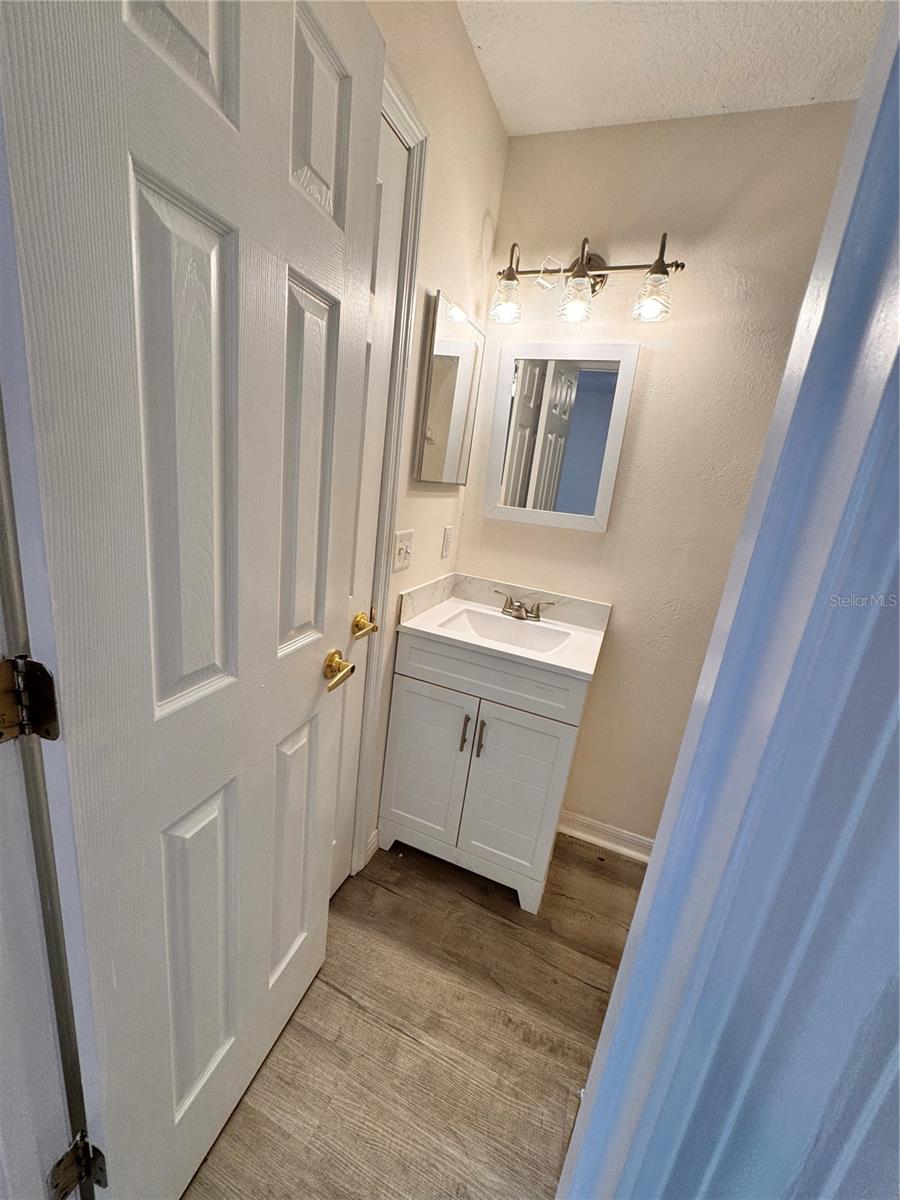 Image 12 of 14 For 421 Australian Way