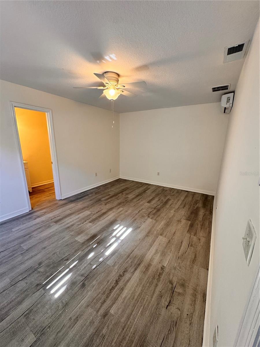 Image 9 of 14 For 421 Australian Way