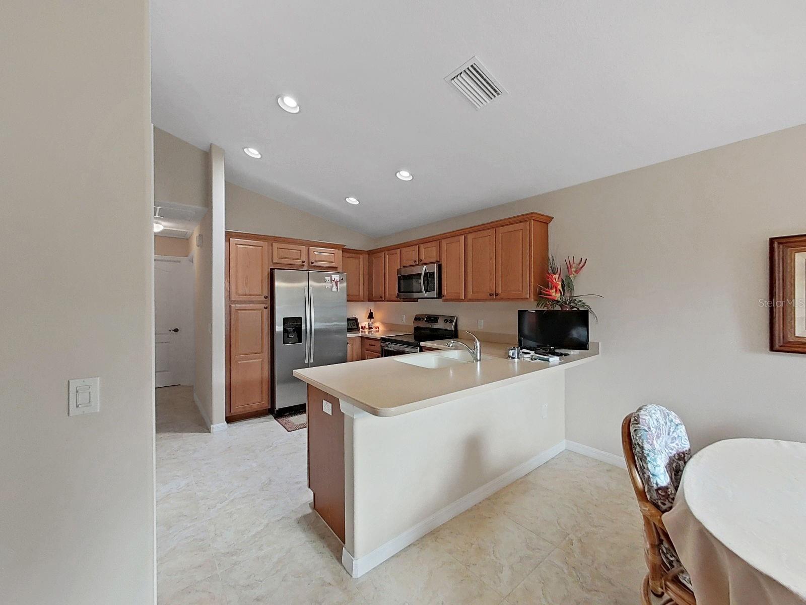 Image 38 of 75 For 1025 Lake Avoca Place