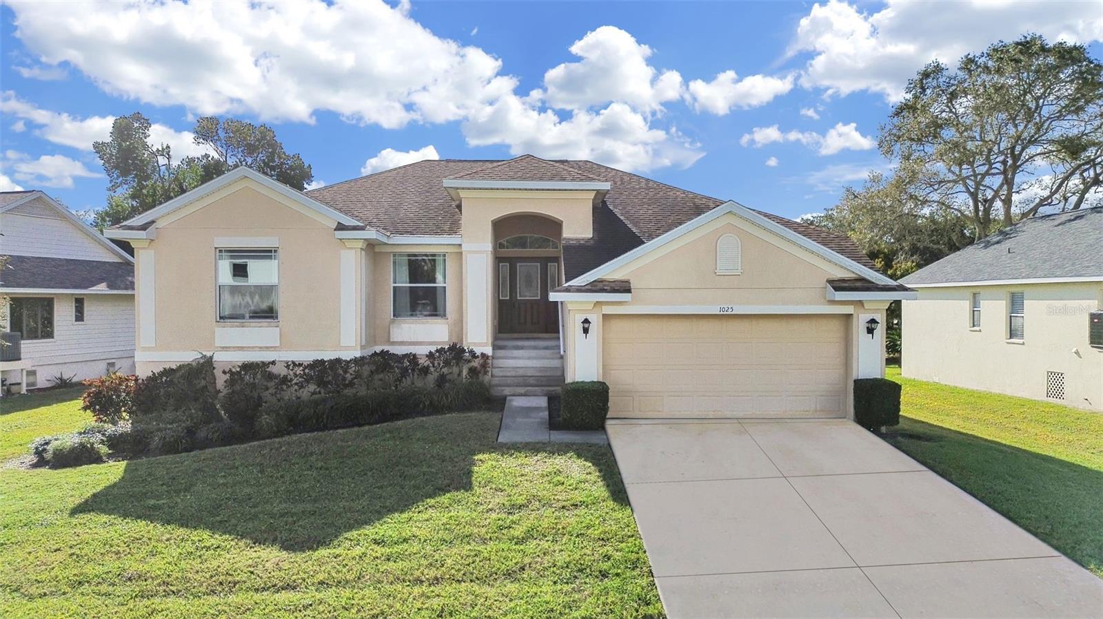 Image 4 of 75 For 1025 Lake Avoca Place