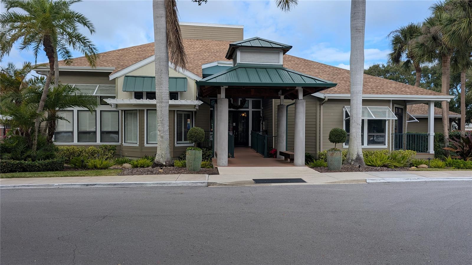 Image 54 of 75 For 1025 Lake Avoca Place