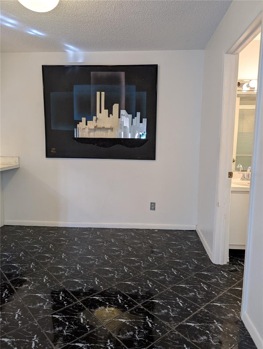 Image 17 of 46 For 8114 Oak Trace Way N D