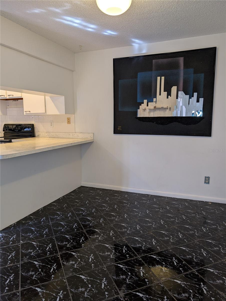 Image 18 of 46 For 8114 Oak Trace Way N D