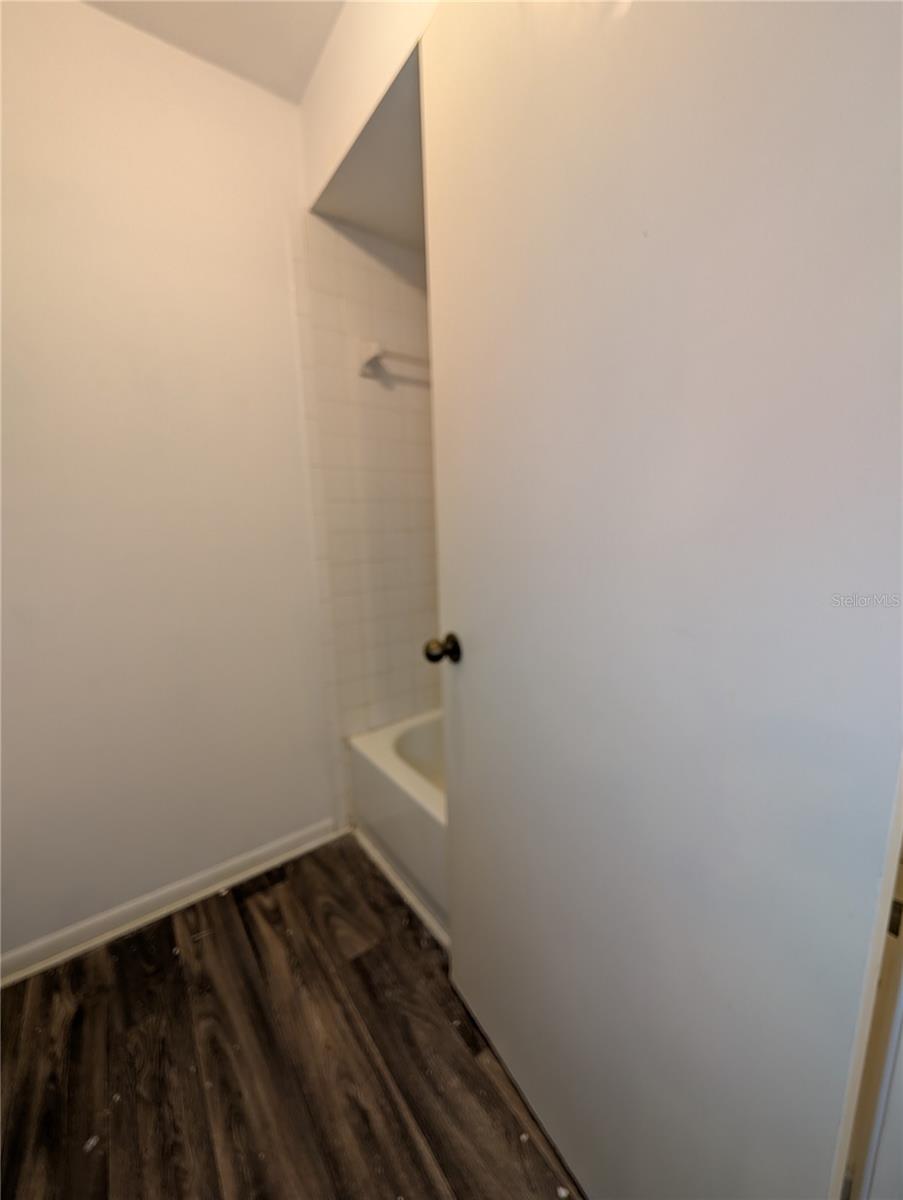 Image 42 of 46 For 8114 Oak Trace Way N D