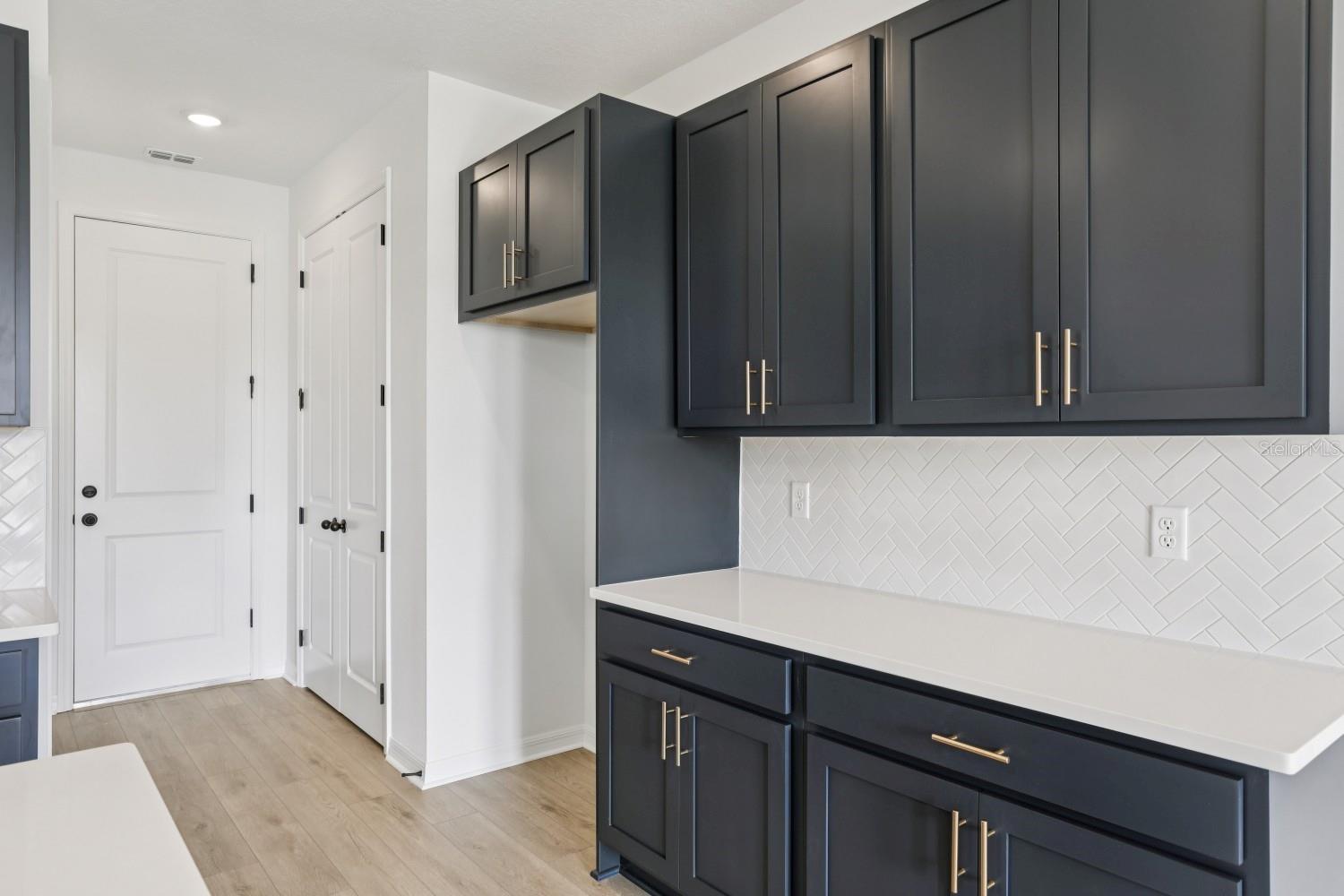 Image 19 of 49 For 5249 Painted Bamboo Street