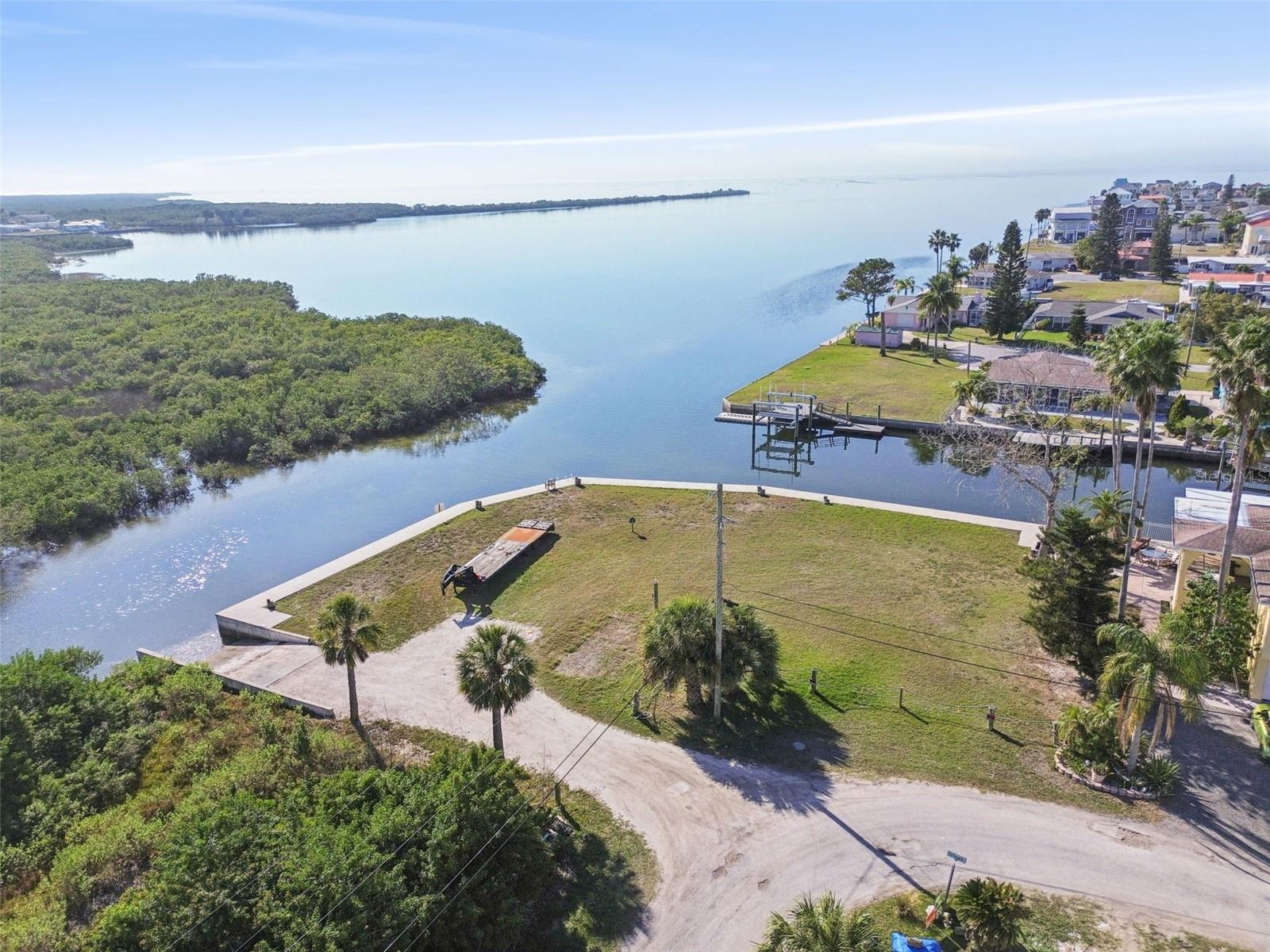 Listing photo id 4 for 6374 Boatyard Drive