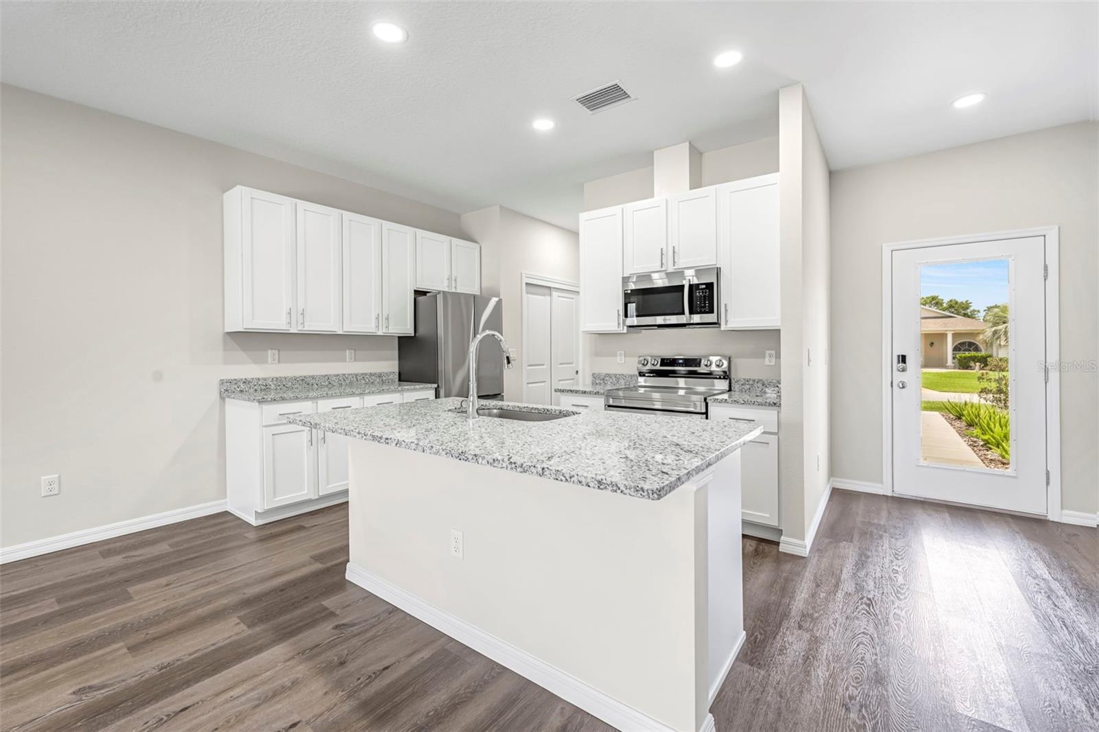 Image 56 of 75 For 10148 Duffy Circle