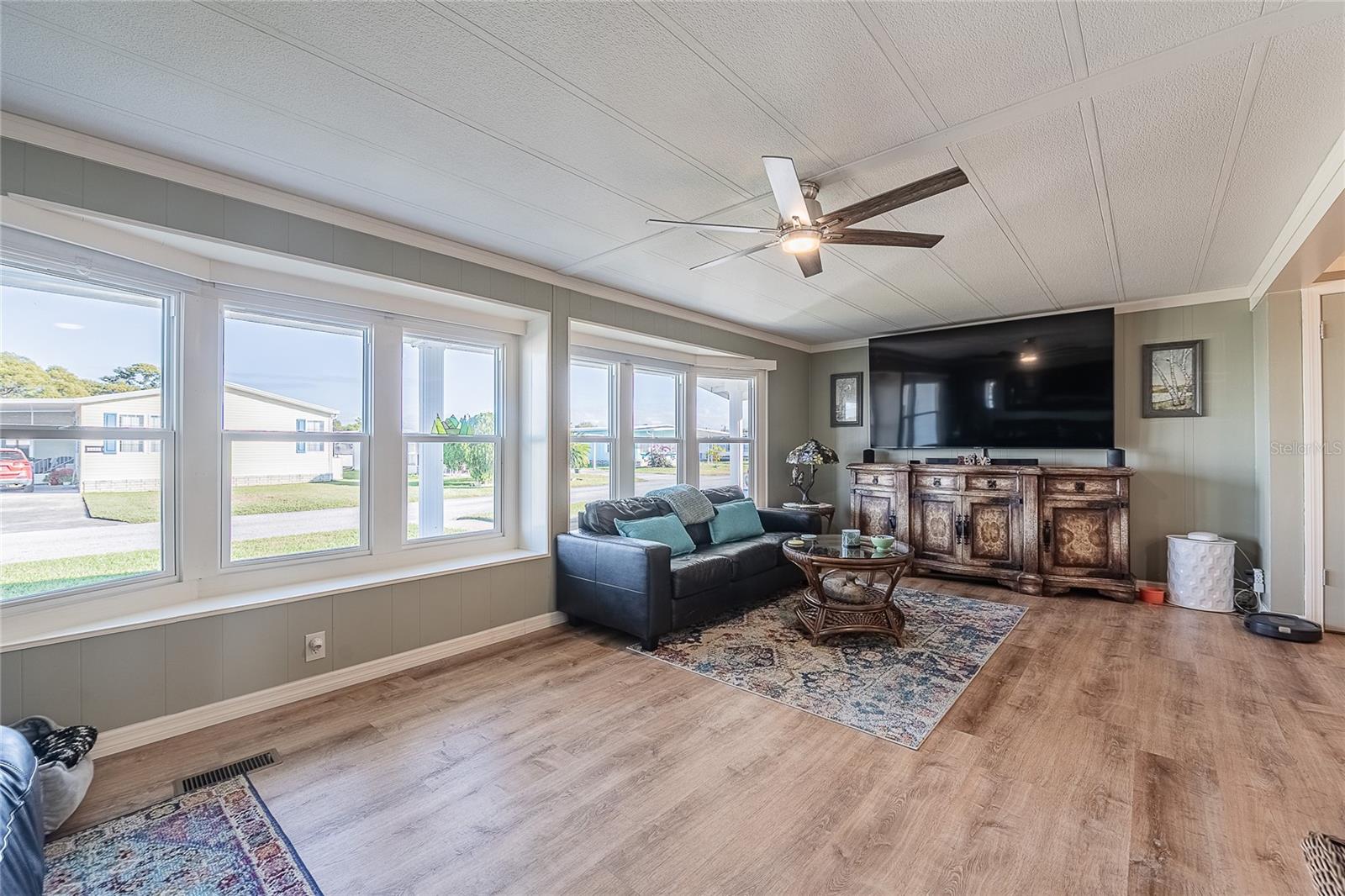 Image 5 of 59 For 5421 Mohawk Street