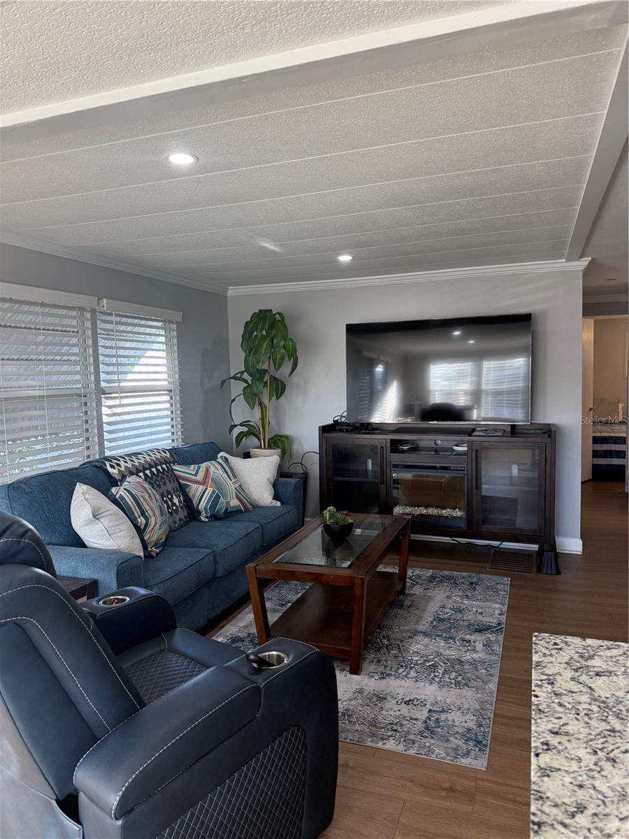 Image 11 of 21 For 7880 54th Avenue N 57