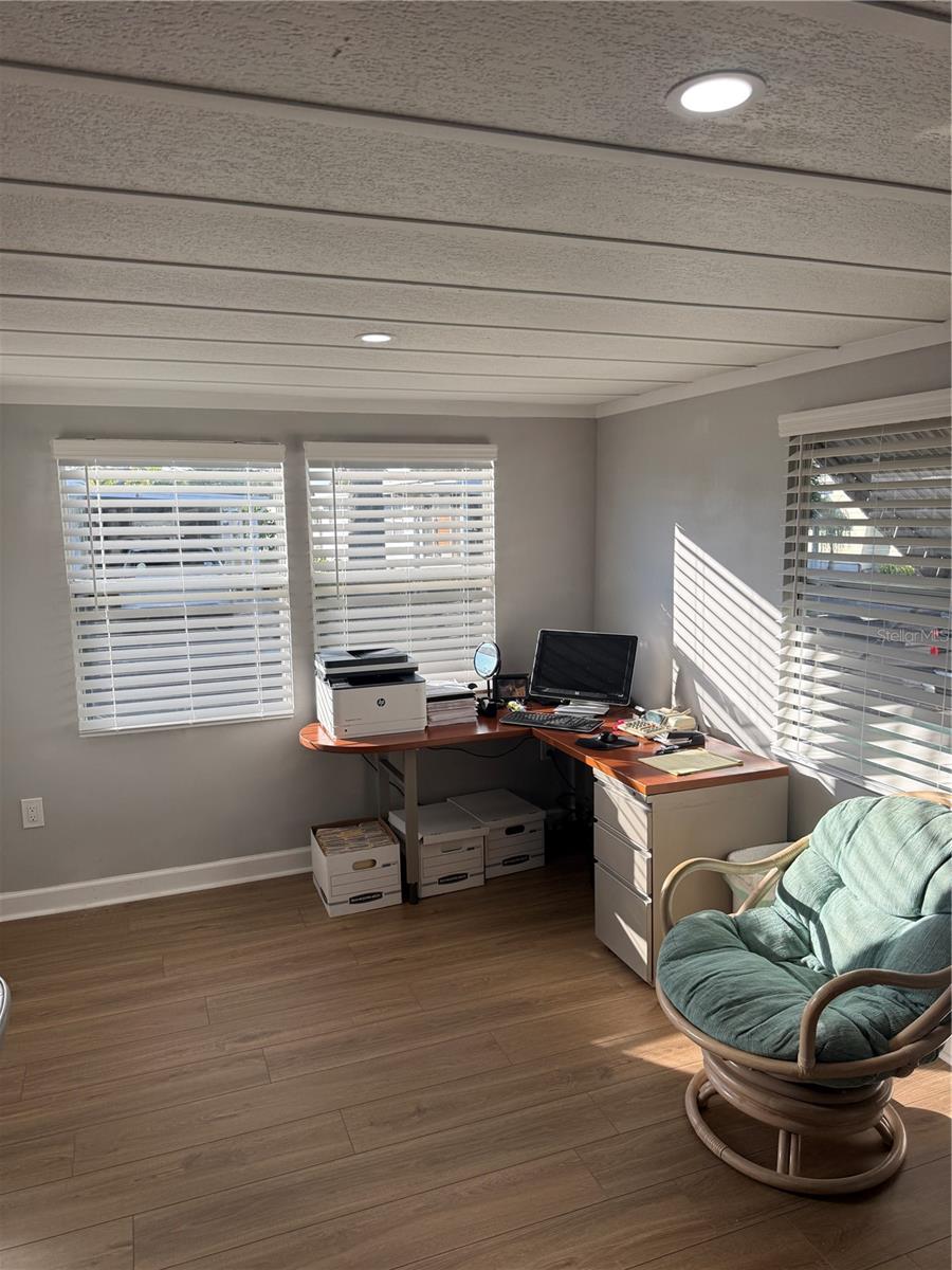 Image 9 of 21 For 7880 54th Avenue N 57