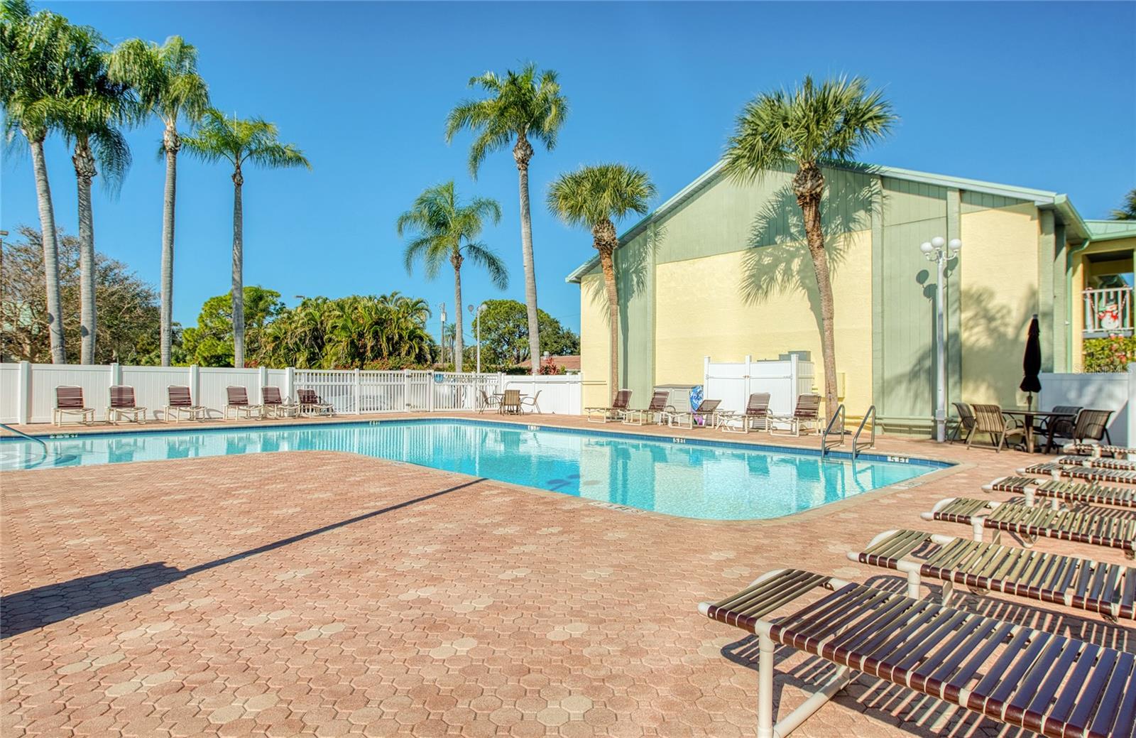 Image 23 of 27 For 6125 113th Street 508