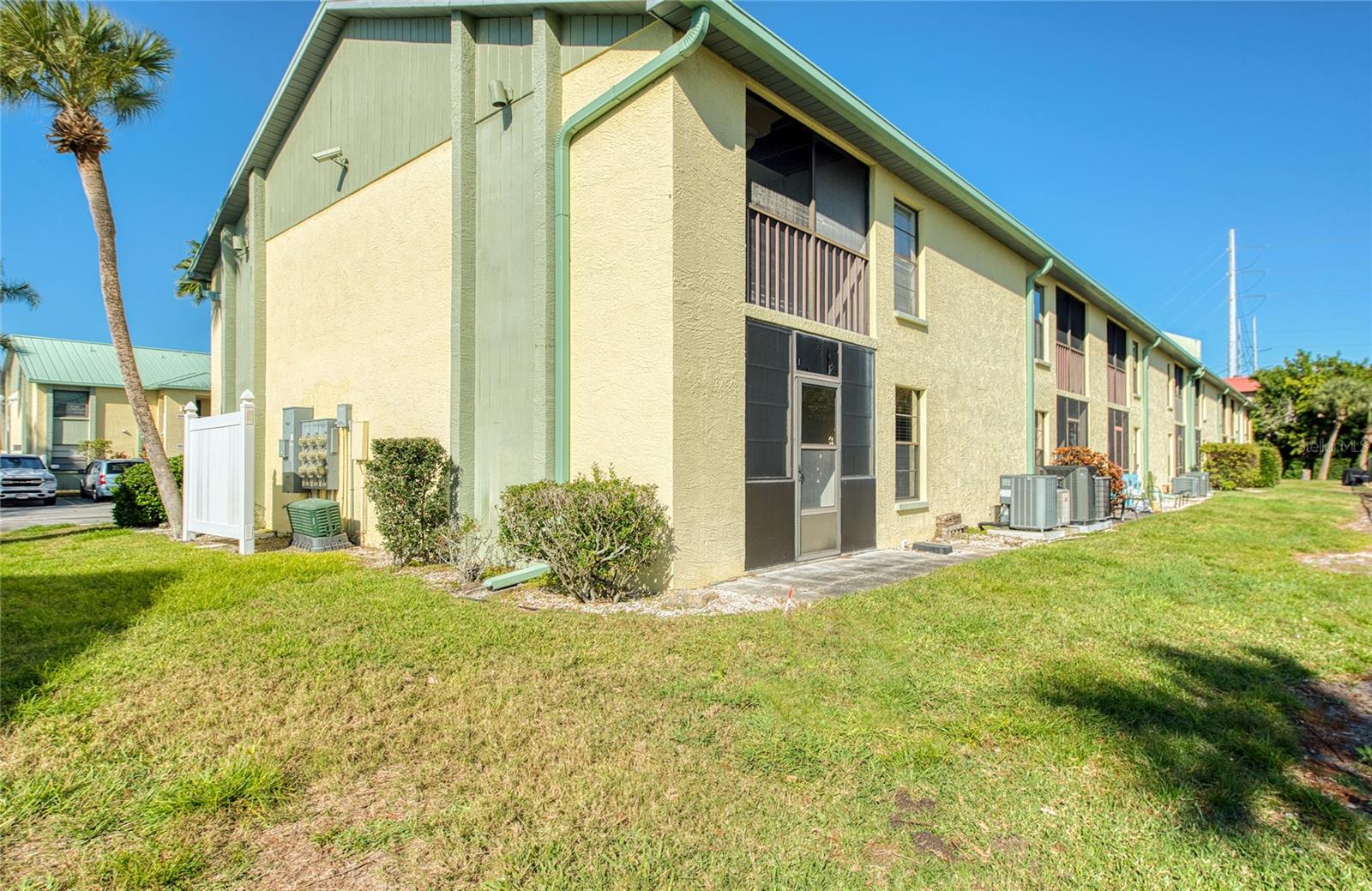 Image 4 of 27 For 6125 113th Street 508