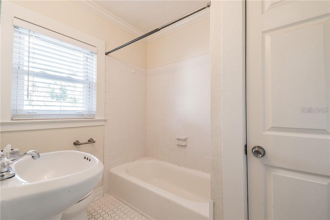 Image 11 of 13 For 1905 Kathleen Street