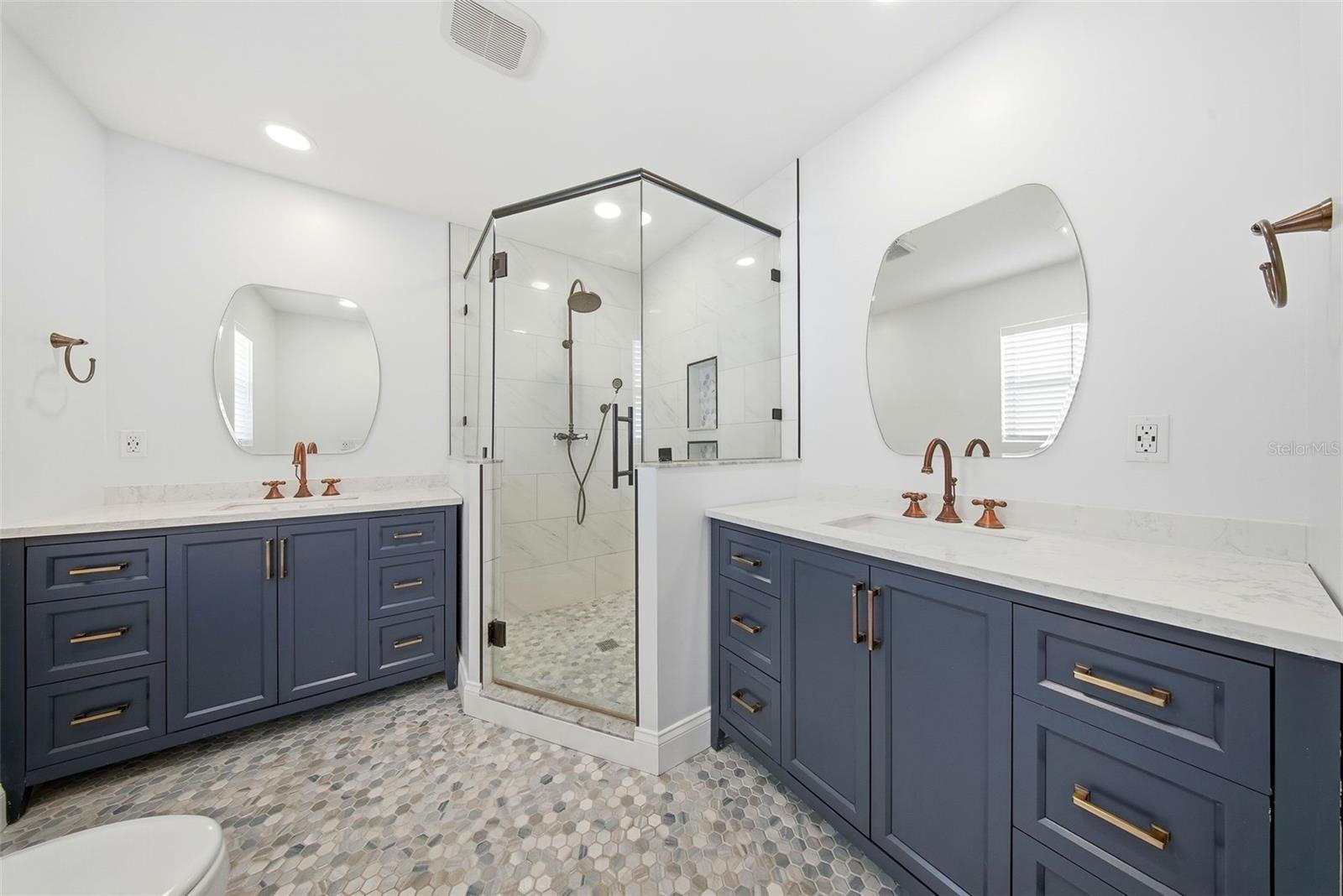 Image 21 of 39 For 4090 14th Lane Ne