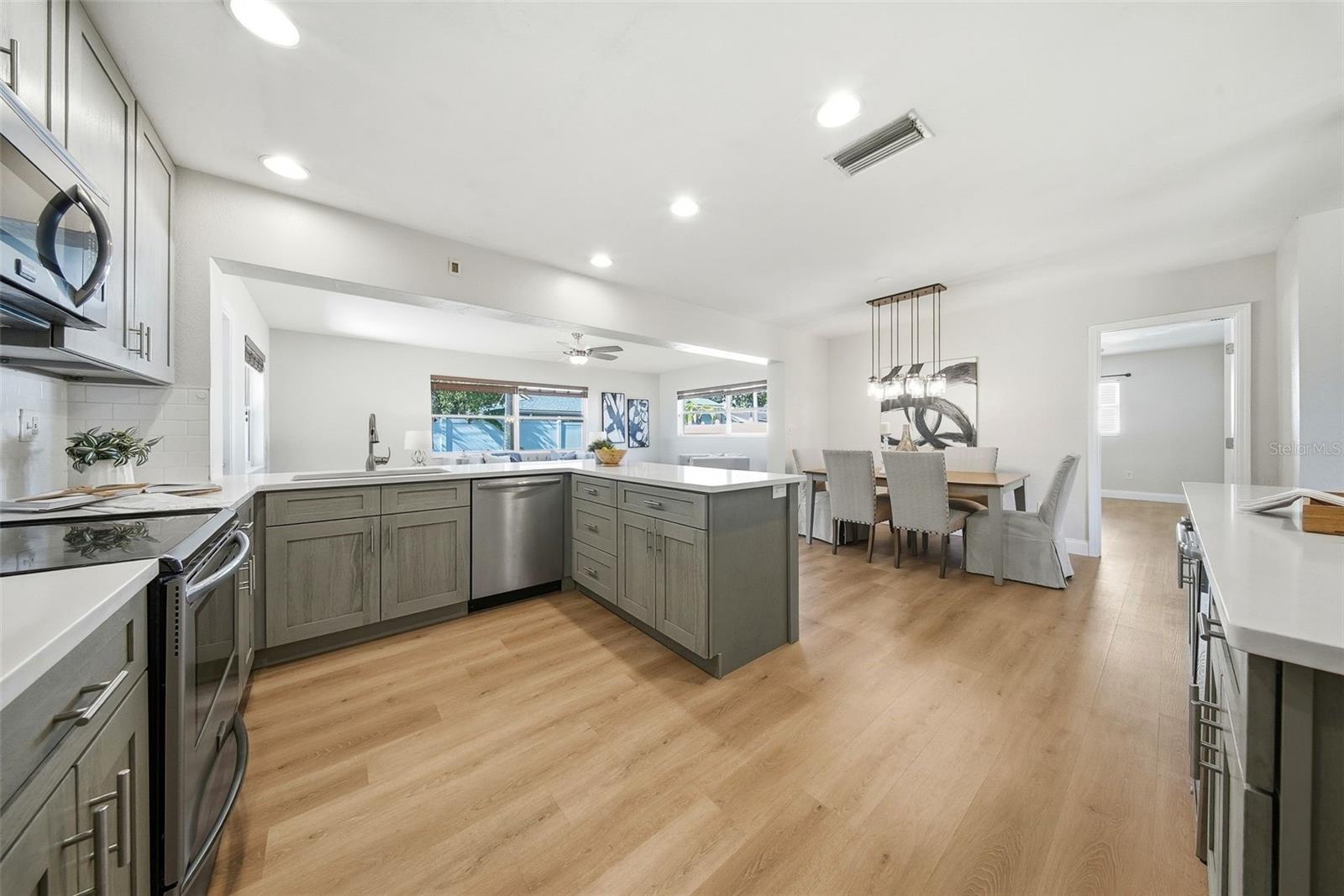 Image 8 of 39 For 4090 14th Lane Ne