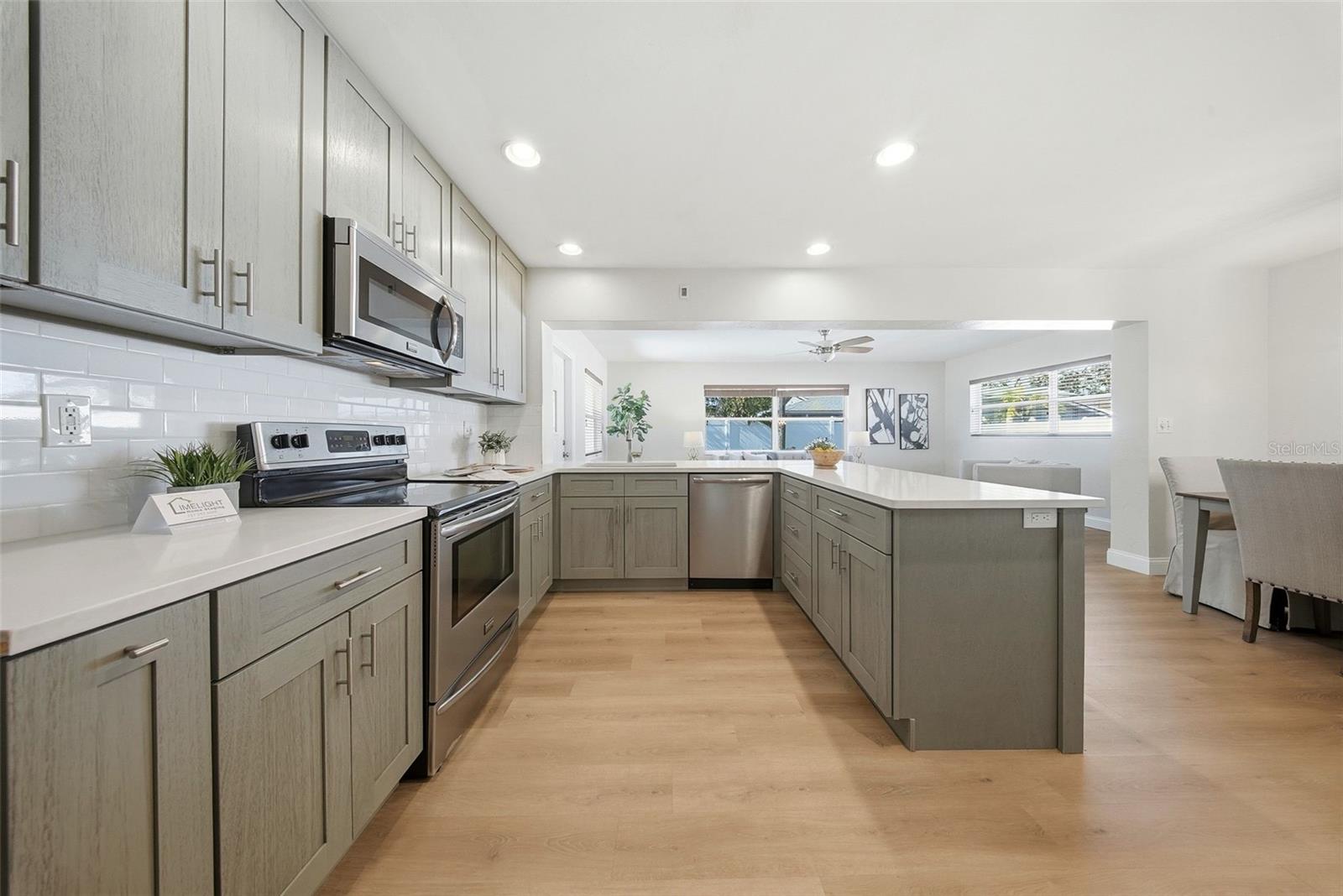 Image 9 of 39 For 4090 14th Lane Ne