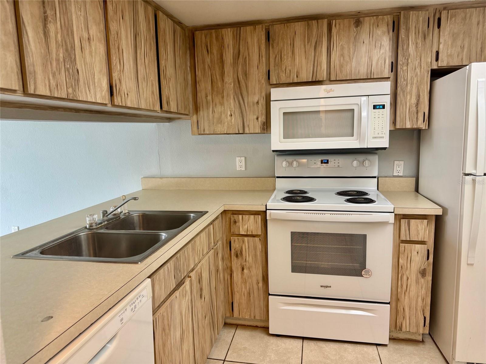 Image 2 of 21 For 5023 Terrace Palms Circle 202