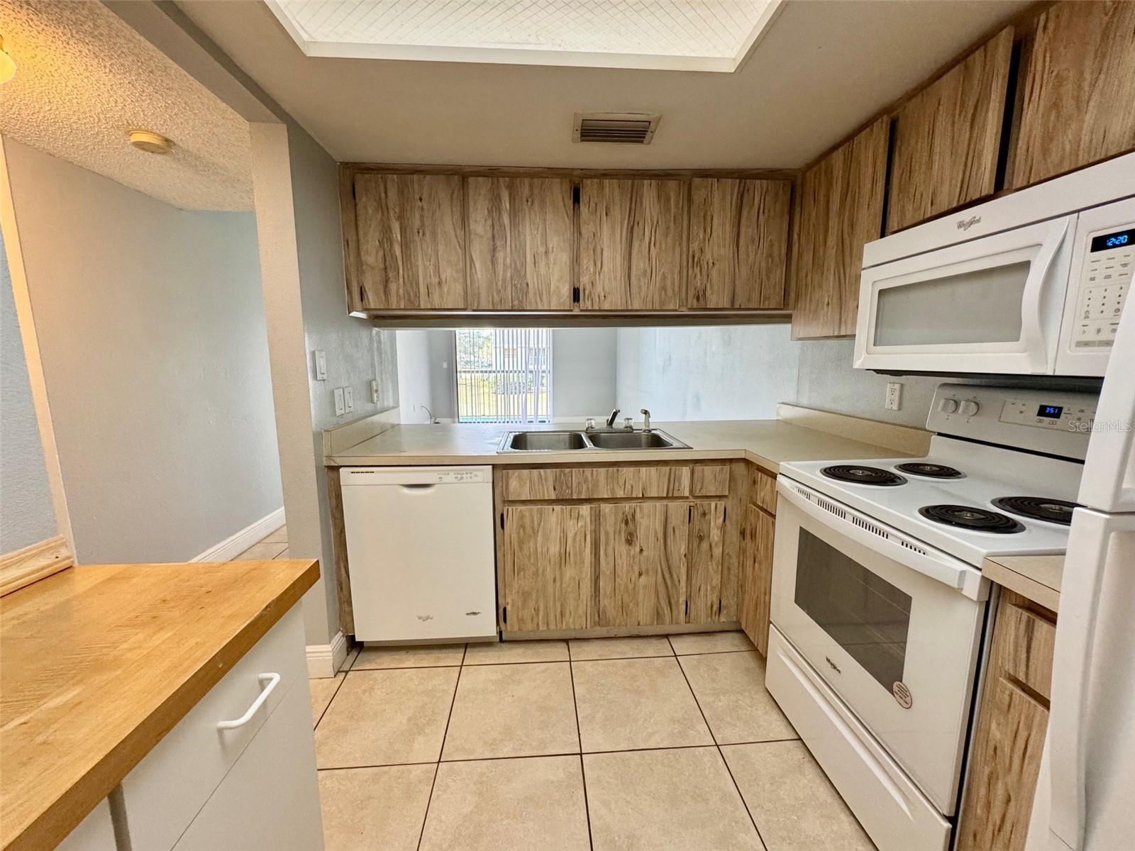 Image 5 of 21 For 5023 Terrace Palms Circle 202