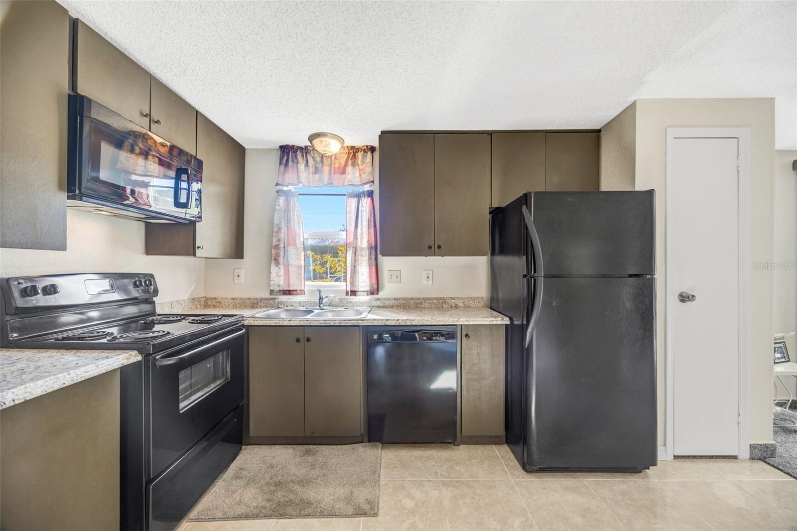 Image 18 of 39 For 15615 Willowdale Road